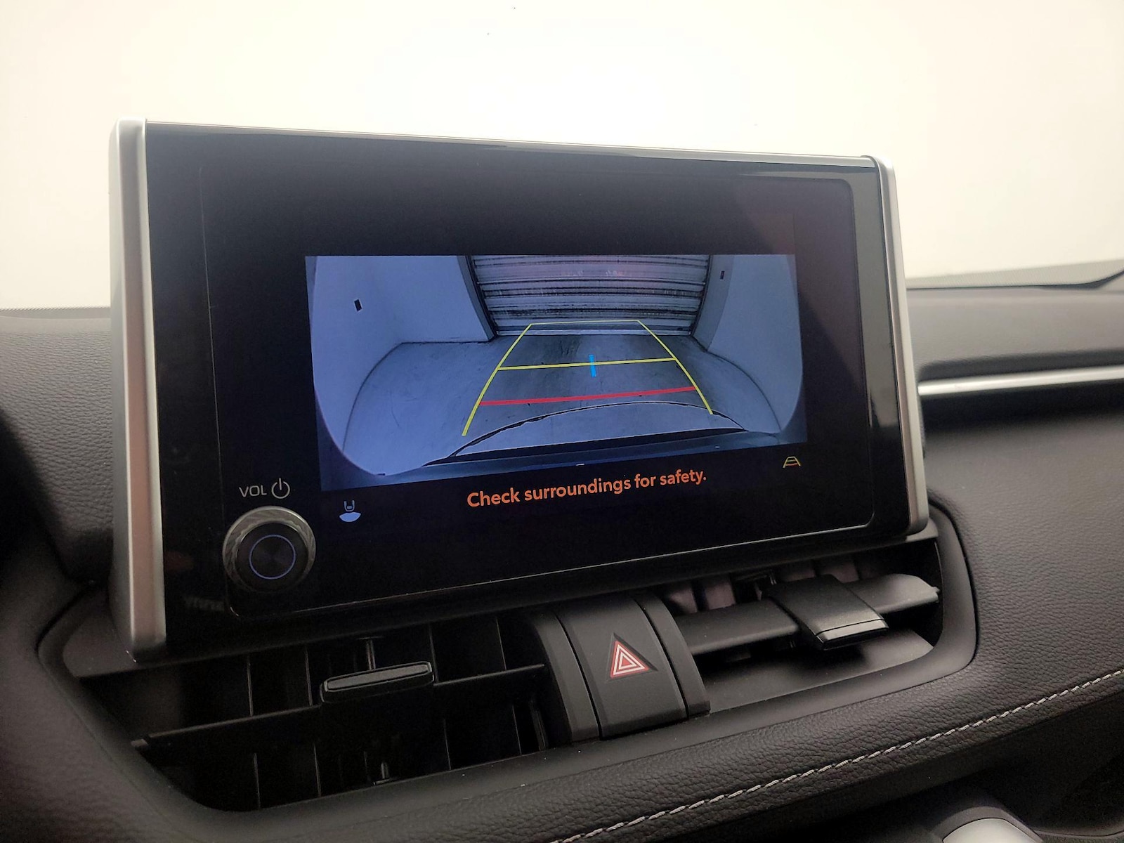 2025 Toyota RAV4 XLE - Photo 15