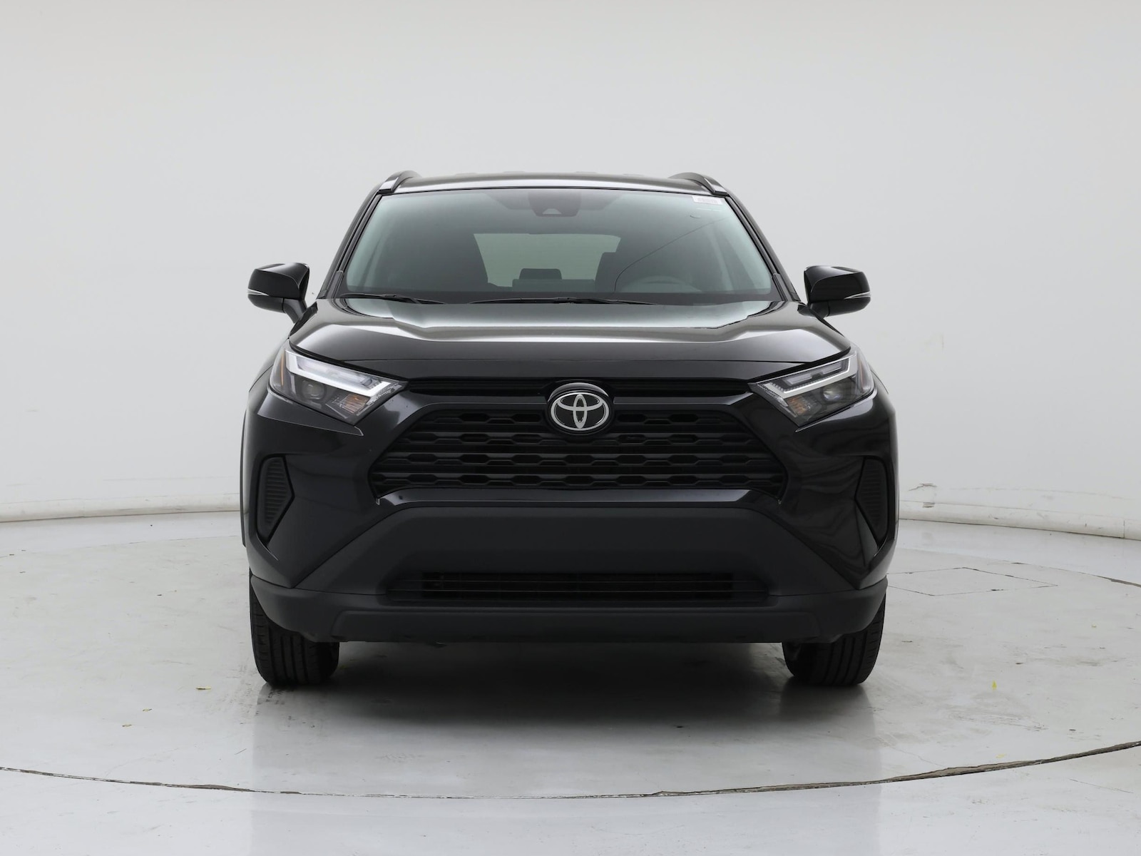 2025 Toyota RAV4 XLE - Photo 6