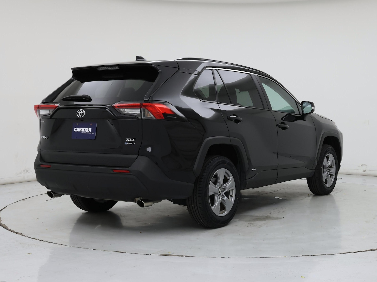 2025 Toyota RAV4 XLE - Photo 9