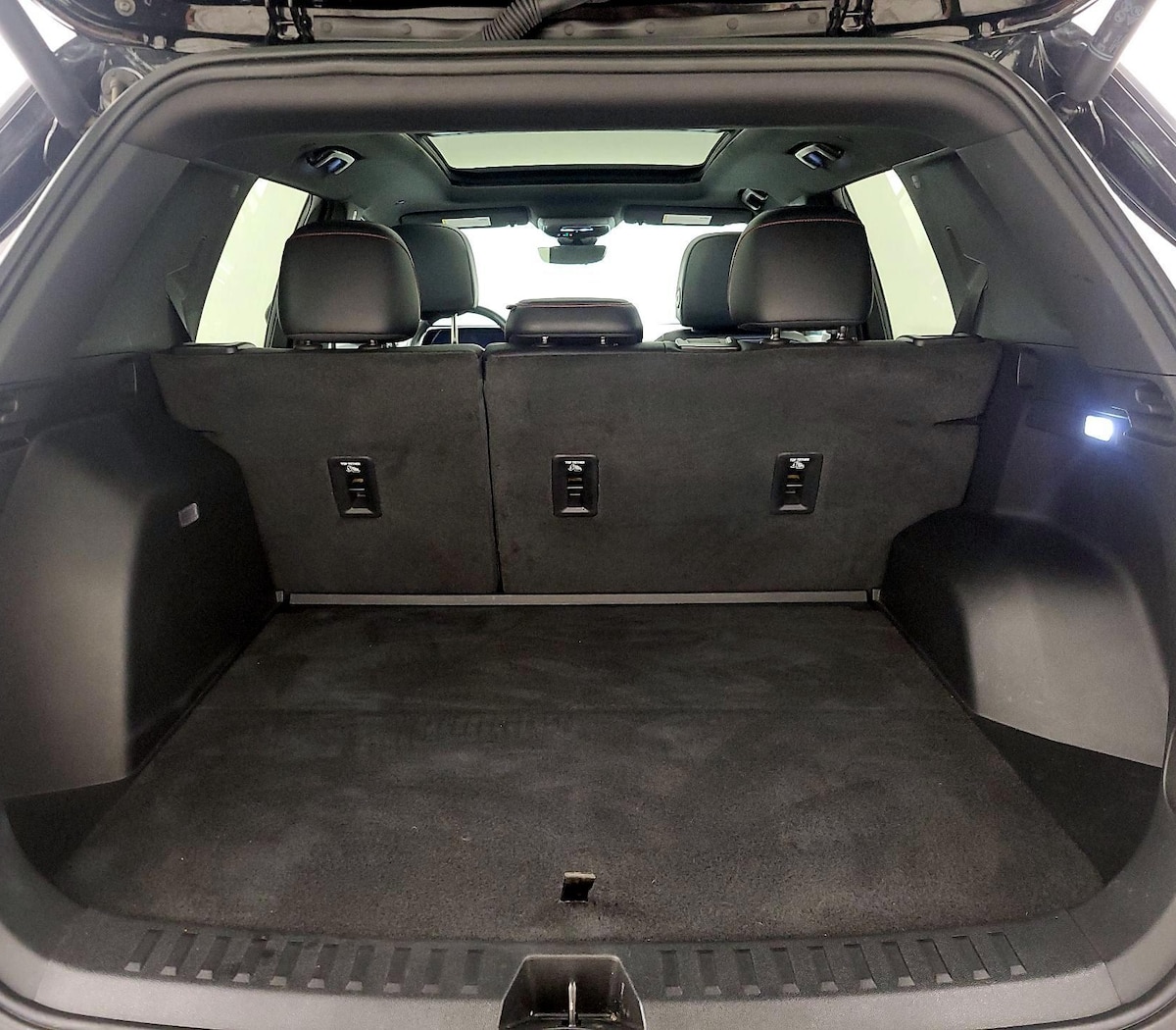 Trunk/Cargo (Seats Up)