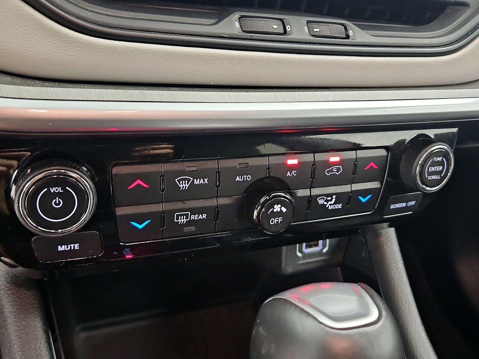 2025 Jeep Compass Limited - Photo 17
