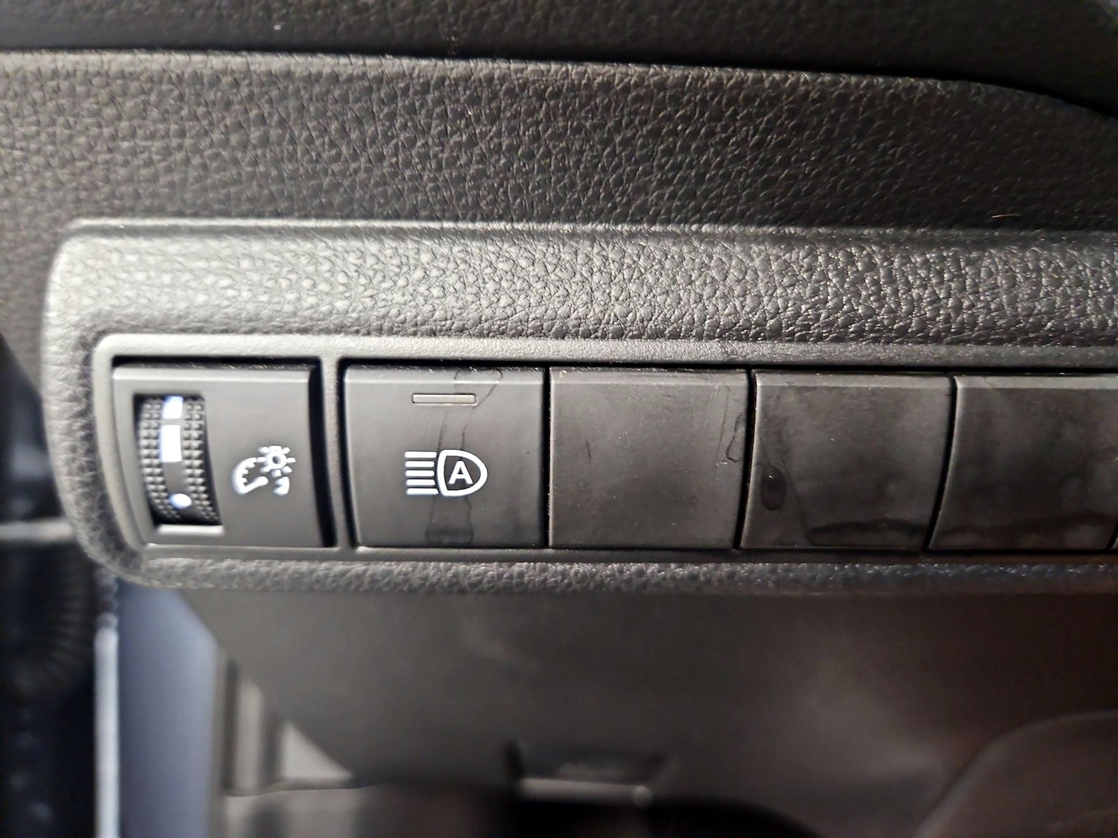 2025 Toyota Corolla LE - Photo 14