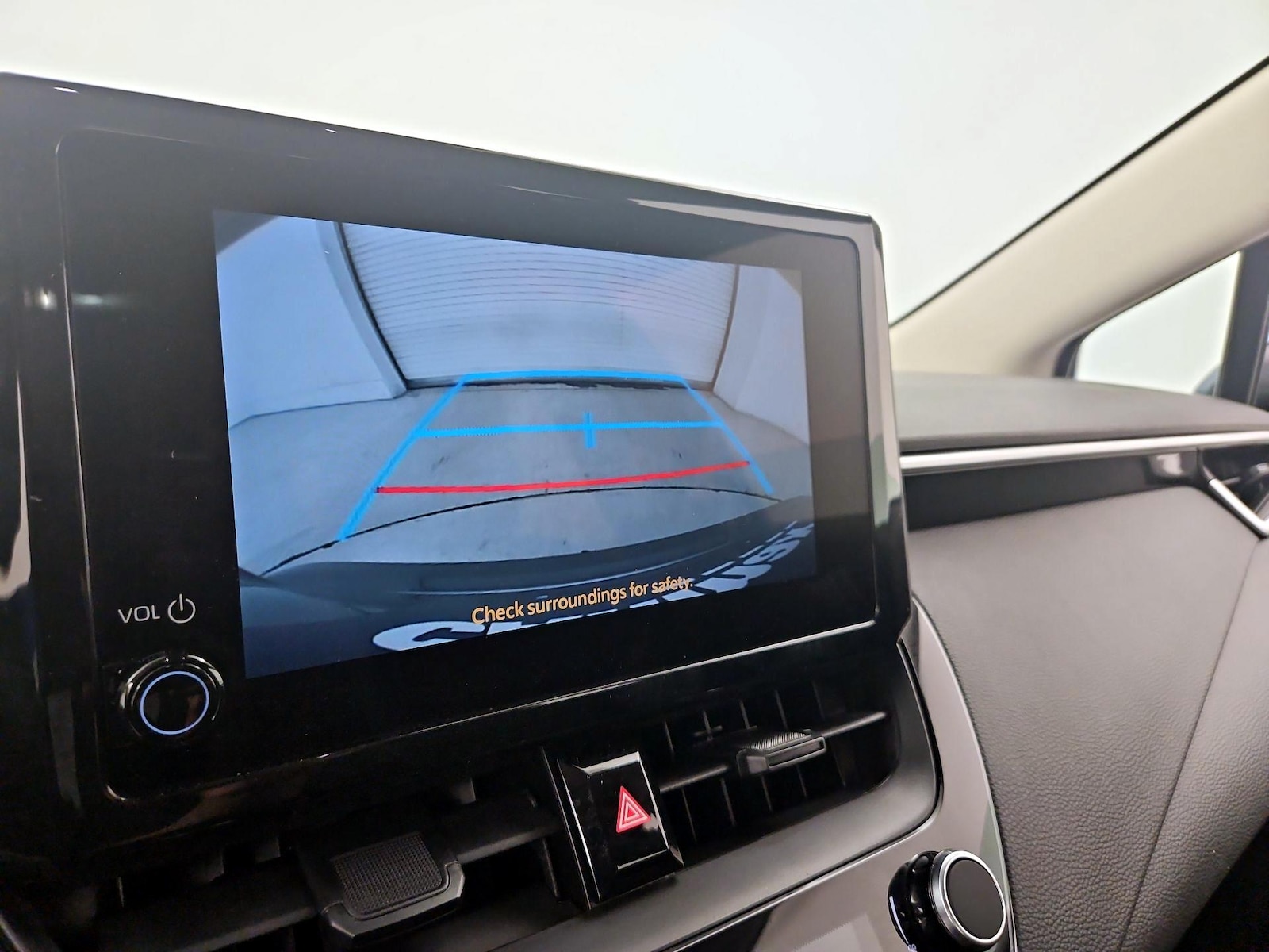 2025 Toyota Corolla LE - Photo 15