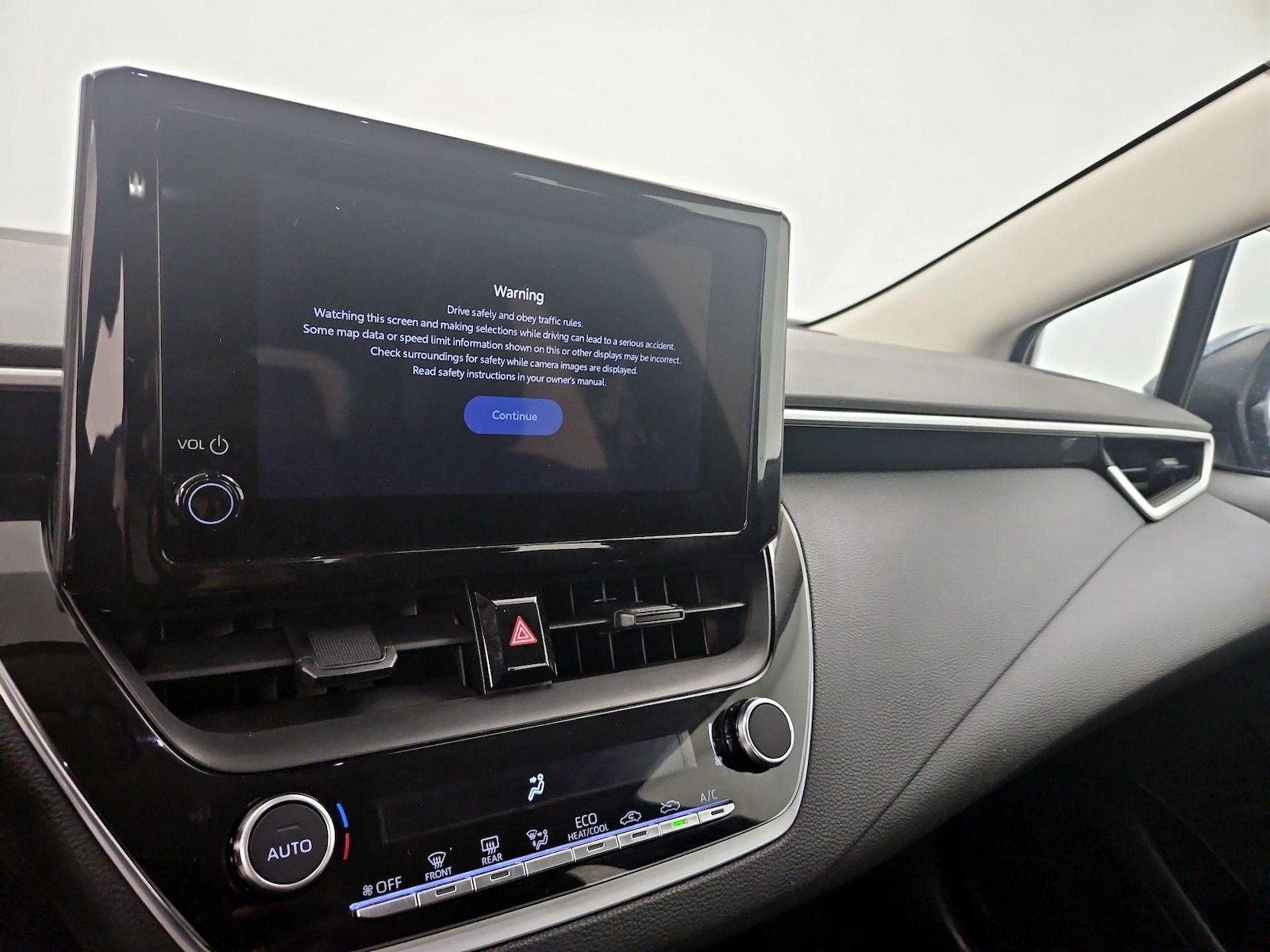 2025 Toyota Corolla LE - Photo 16