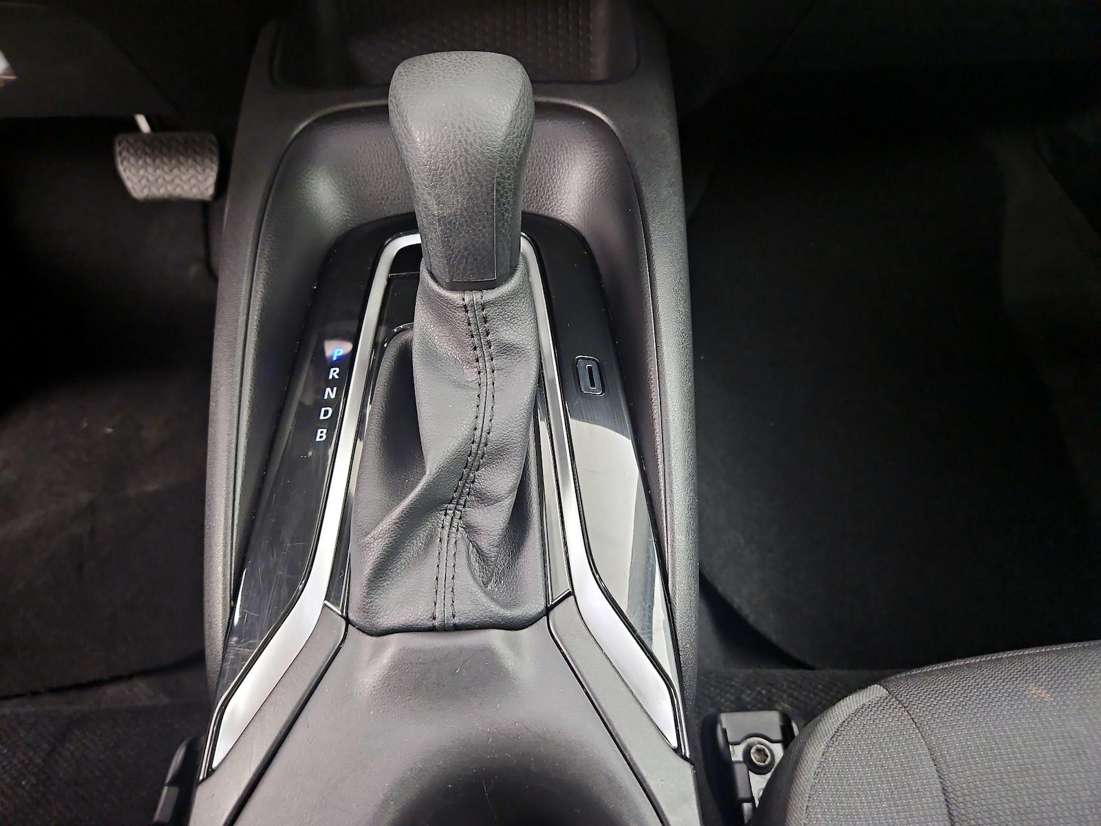2025 Toyota Corolla LE - Photo 18