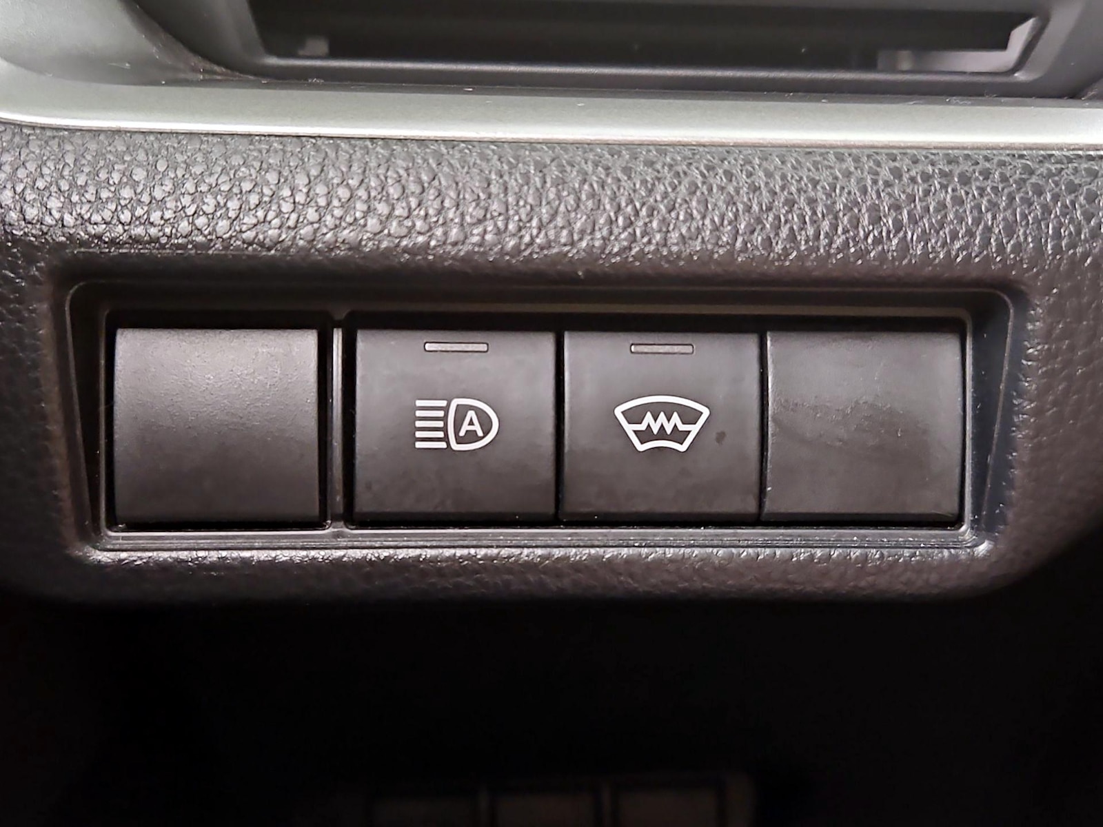 2025 Toyota Prius LE - Photo 14