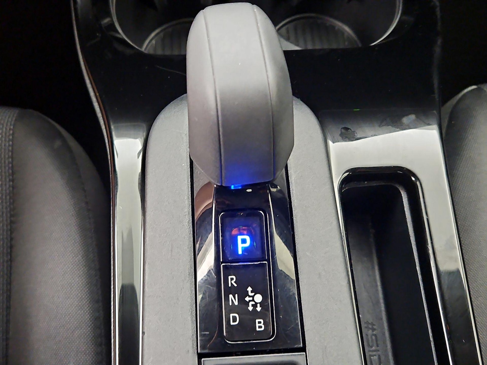 2025 Toyota Prius LE - Photo 19