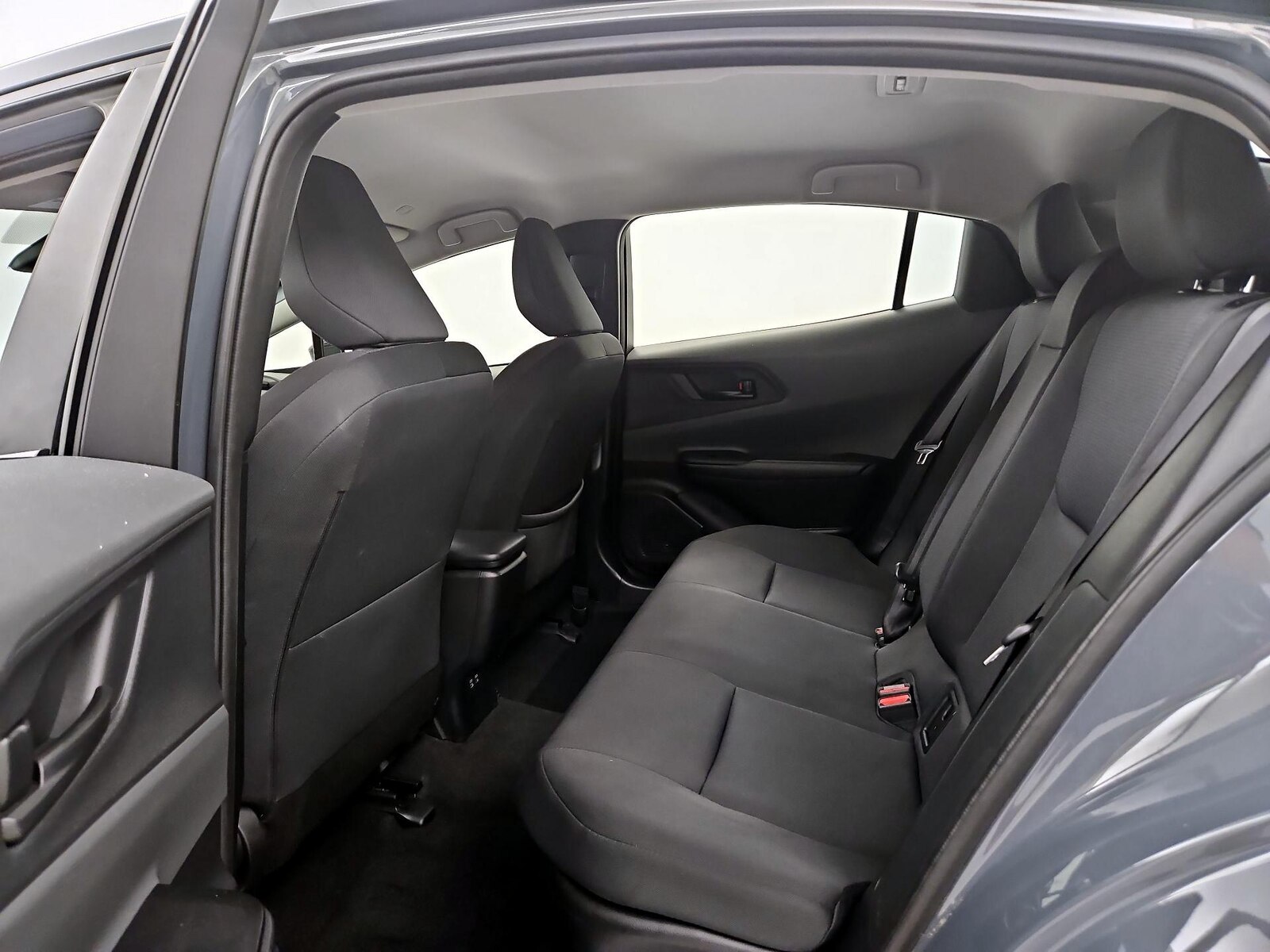 2025 Toyota Prius LE - Photo 21
