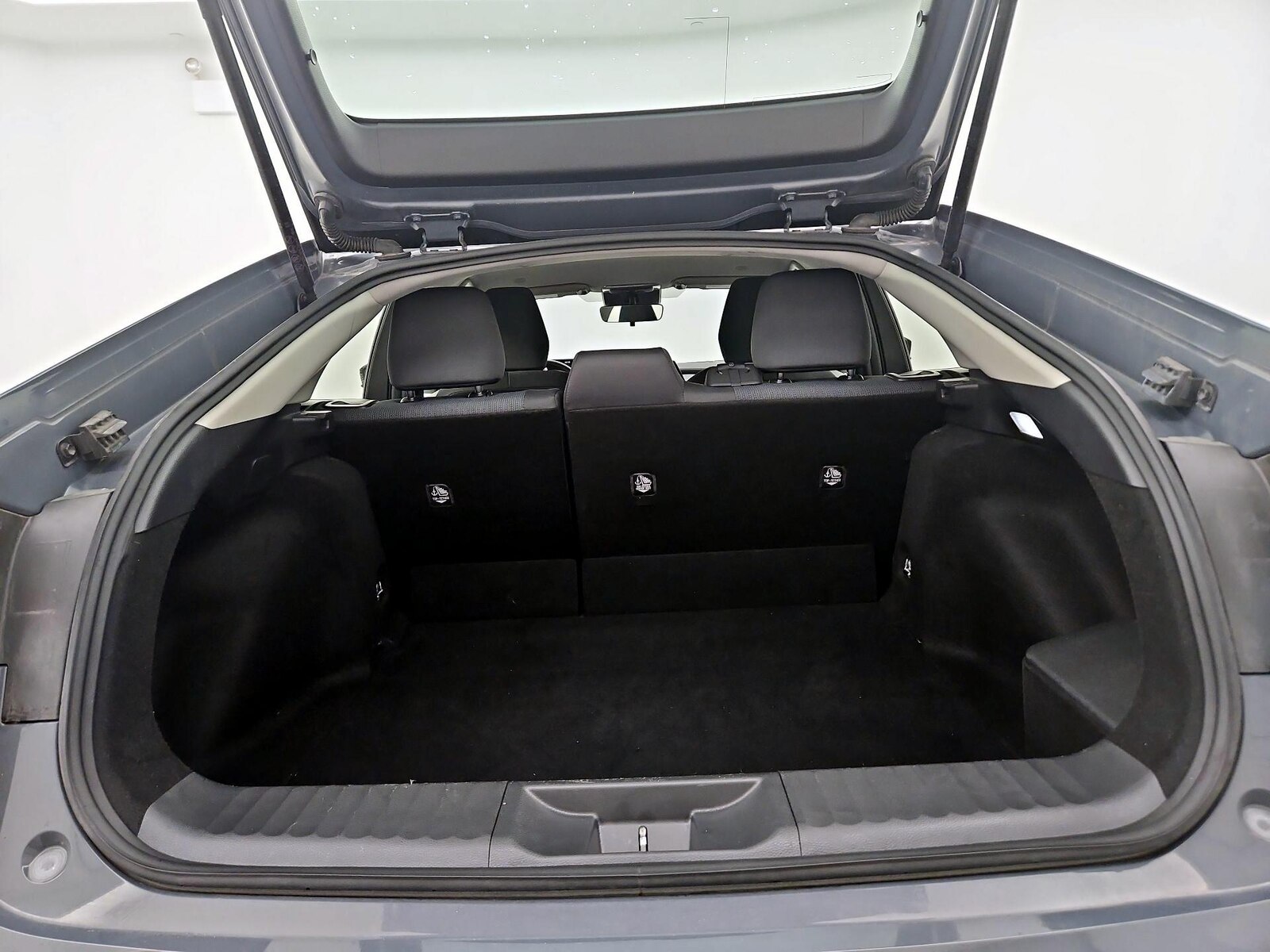 2025 Toyota Prius LE - Photo 22