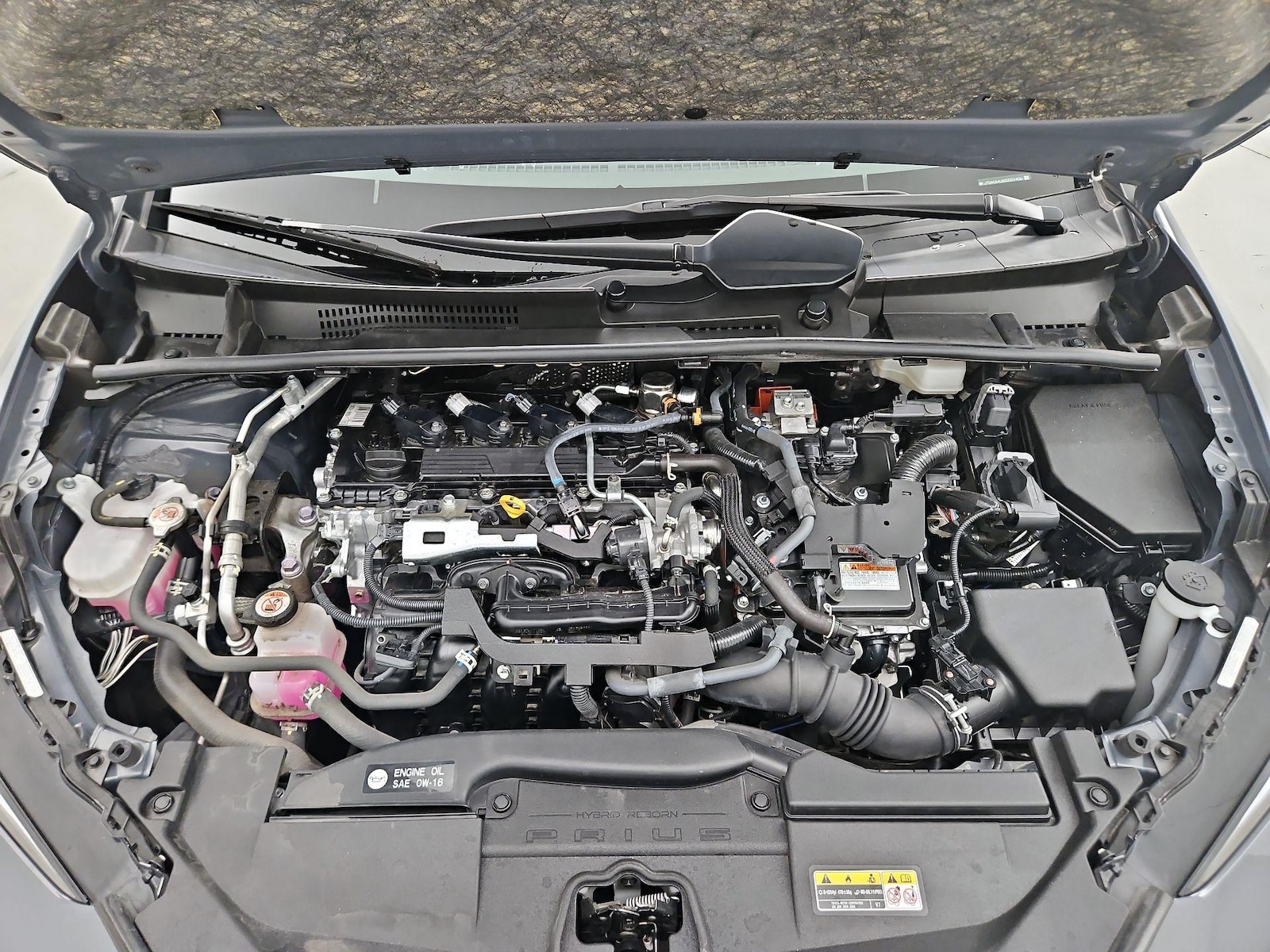 2025 Toyota Prius LE - Photo 23
