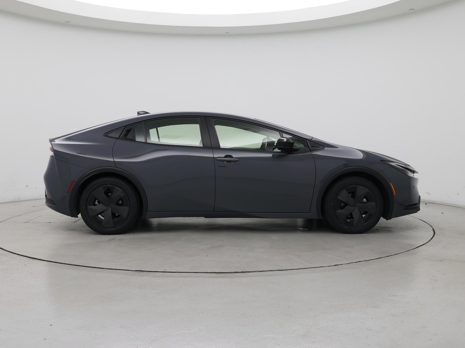2025 Toyota Prius LE - Photo 8