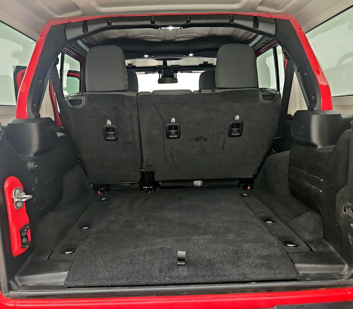 Trunk/Cargo (Seats Up)