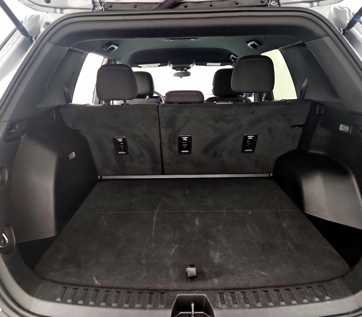 Trunk/Cargo (Seats Up)