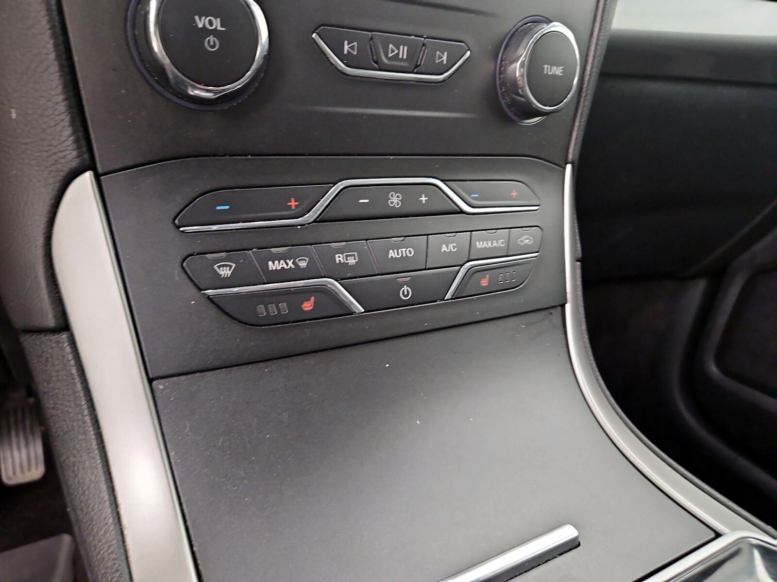 2020 Ford Edge SEL - Photo 17
