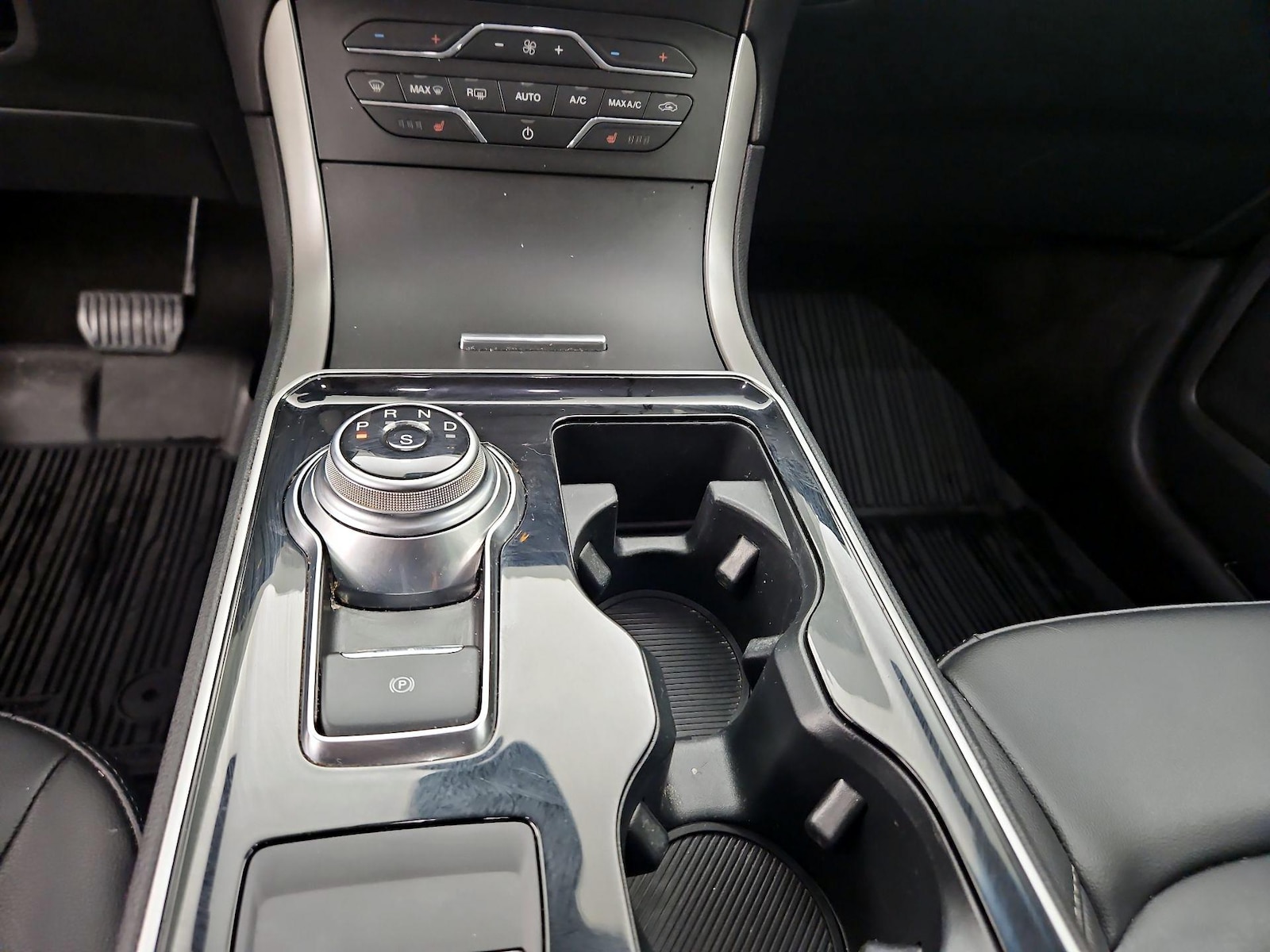 2020 Ford Edge SEL - Photo 18