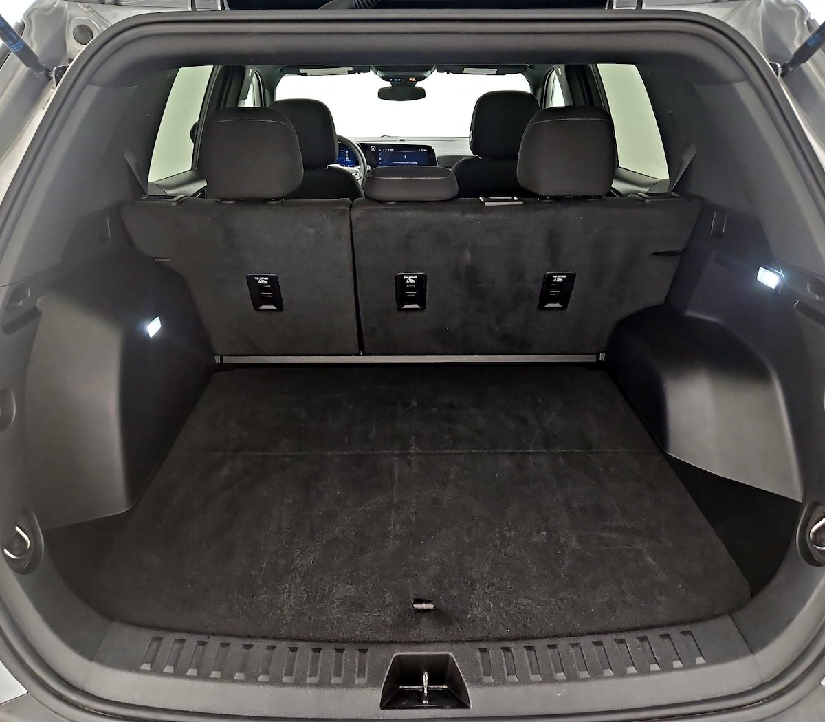 Trunk/Cargo (Seats Up)