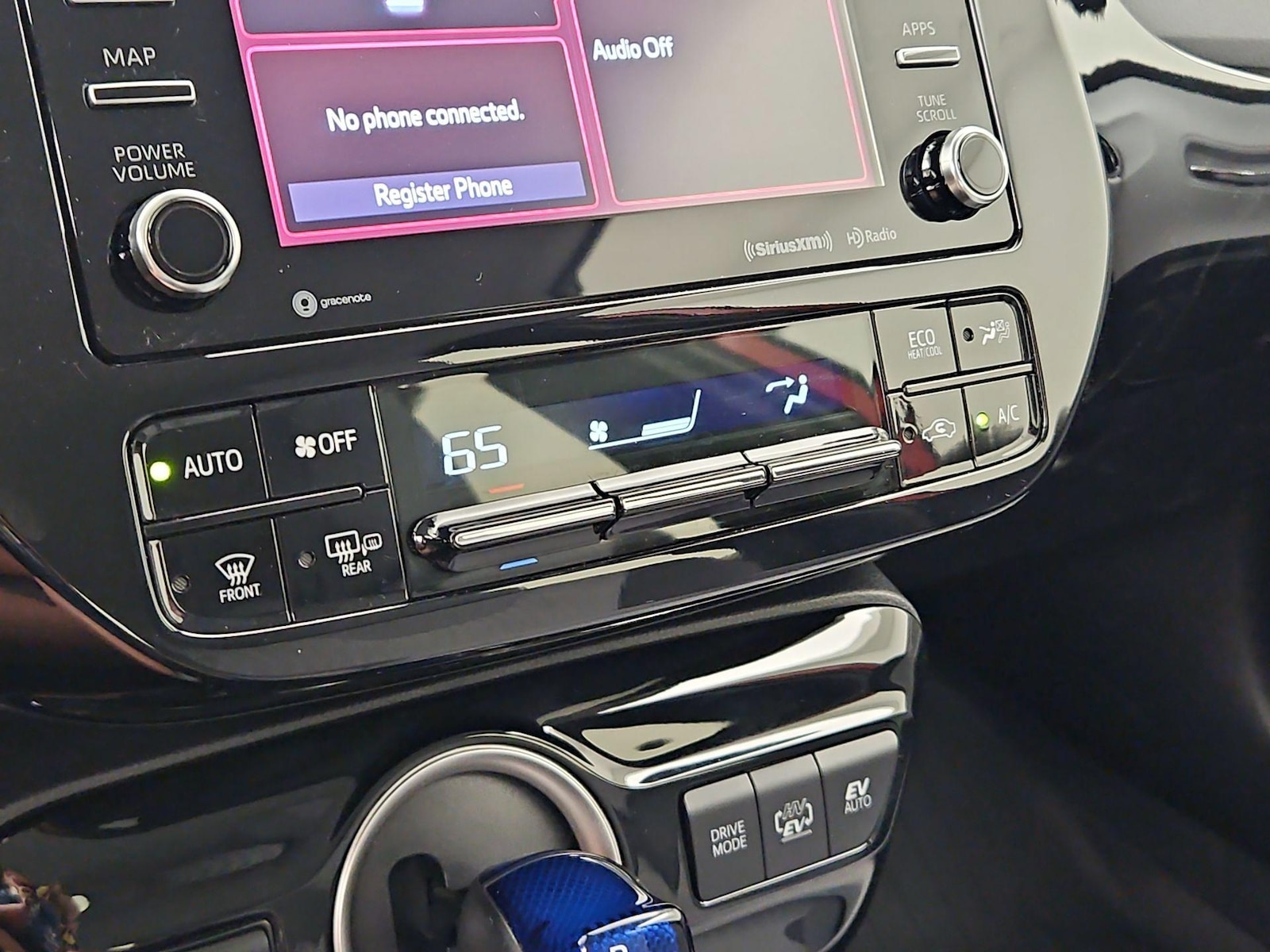 2020 Toyota Prius Prime LE - Photo 17
