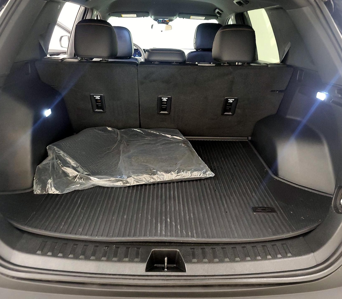 Trunk/Cargo (Seats Up)