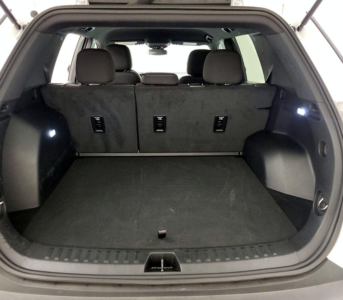 Trunk/Cargo (Seats Up)