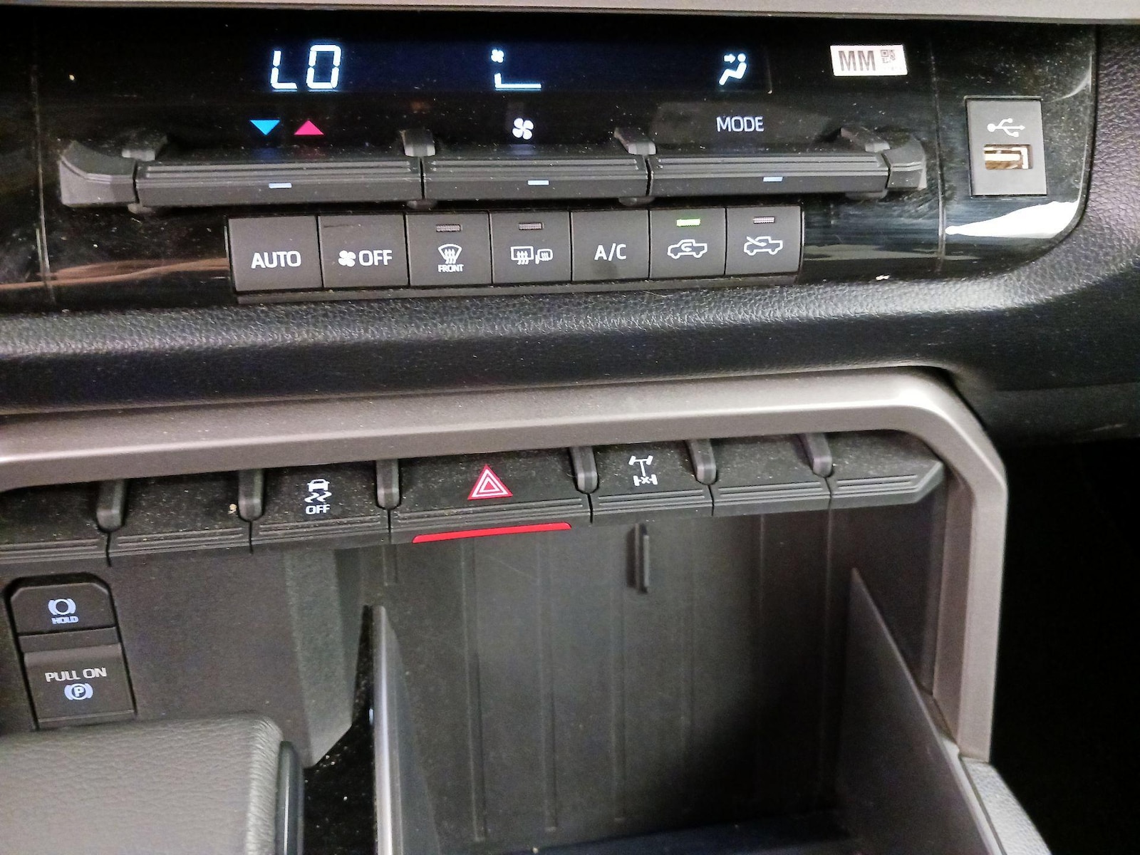 2025 Toyota Tundra SR5 - Photo 17