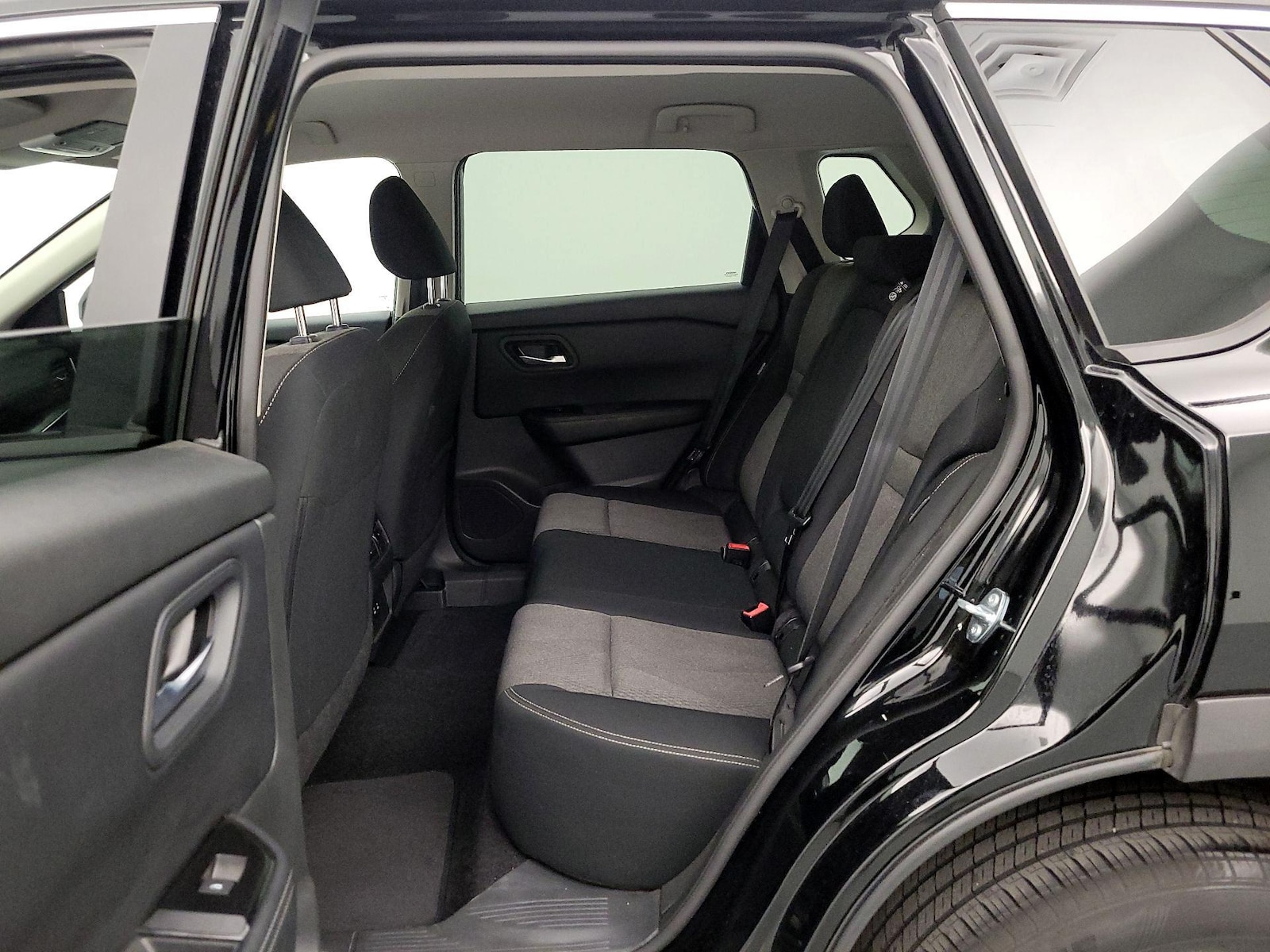 2025 Nissan Rogue SV - Photo 20