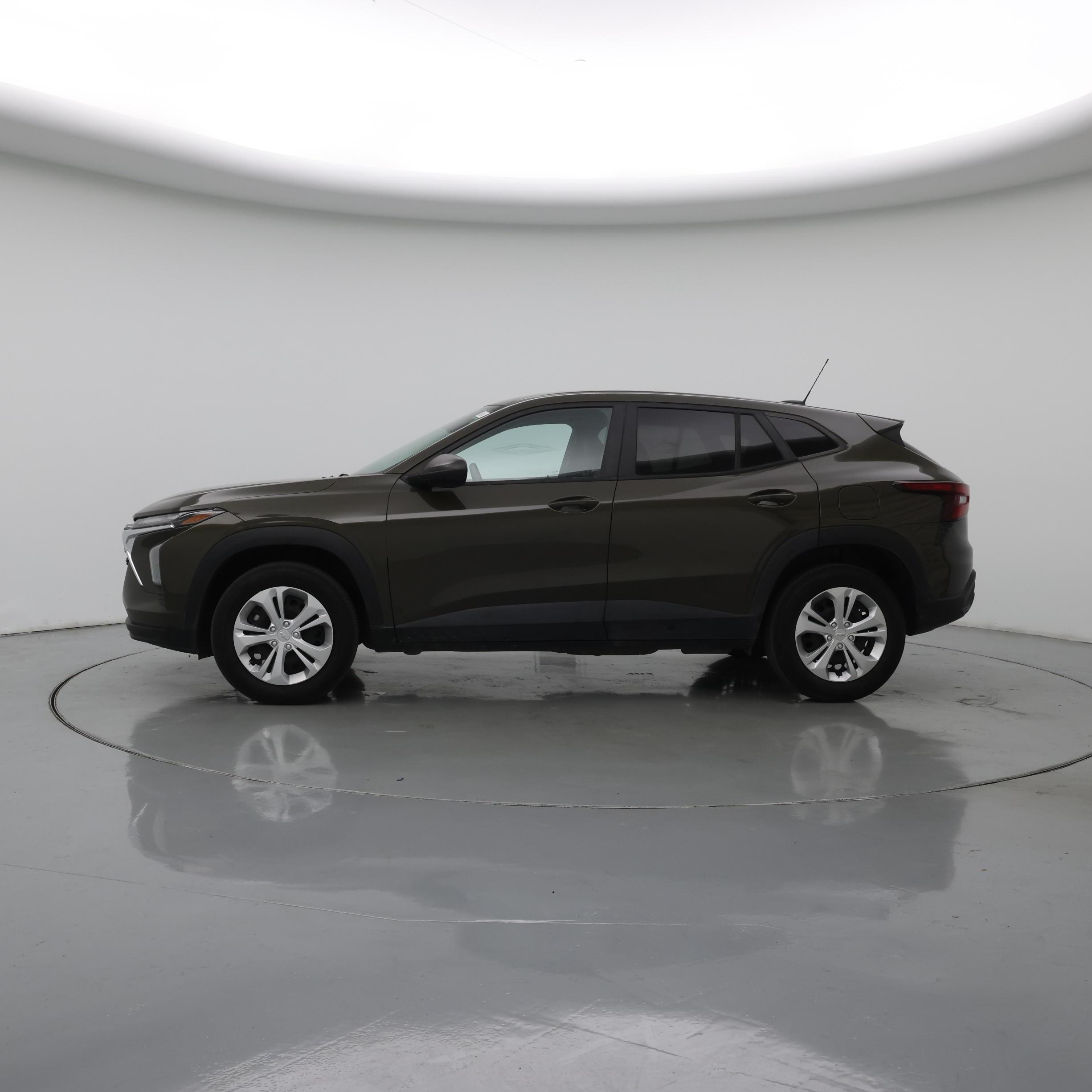 Thumbnail: 2024 Chevrolet Trax - 3