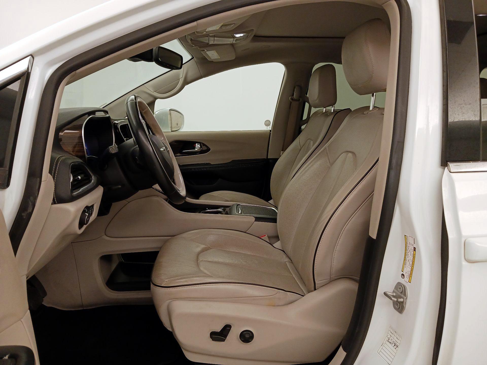 Thumbnail: 2021 Chrysler Pacifica - 11