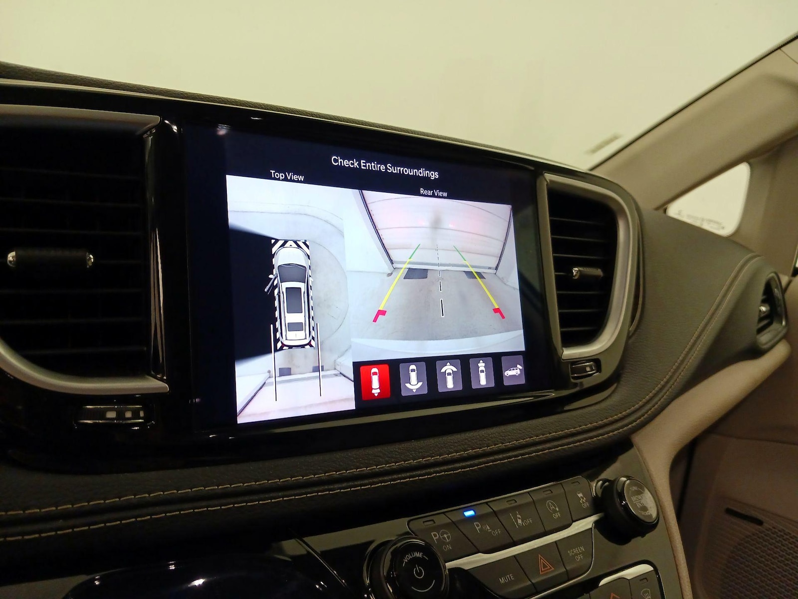 2021 Chrysler Pacifica Limited - Photo 16