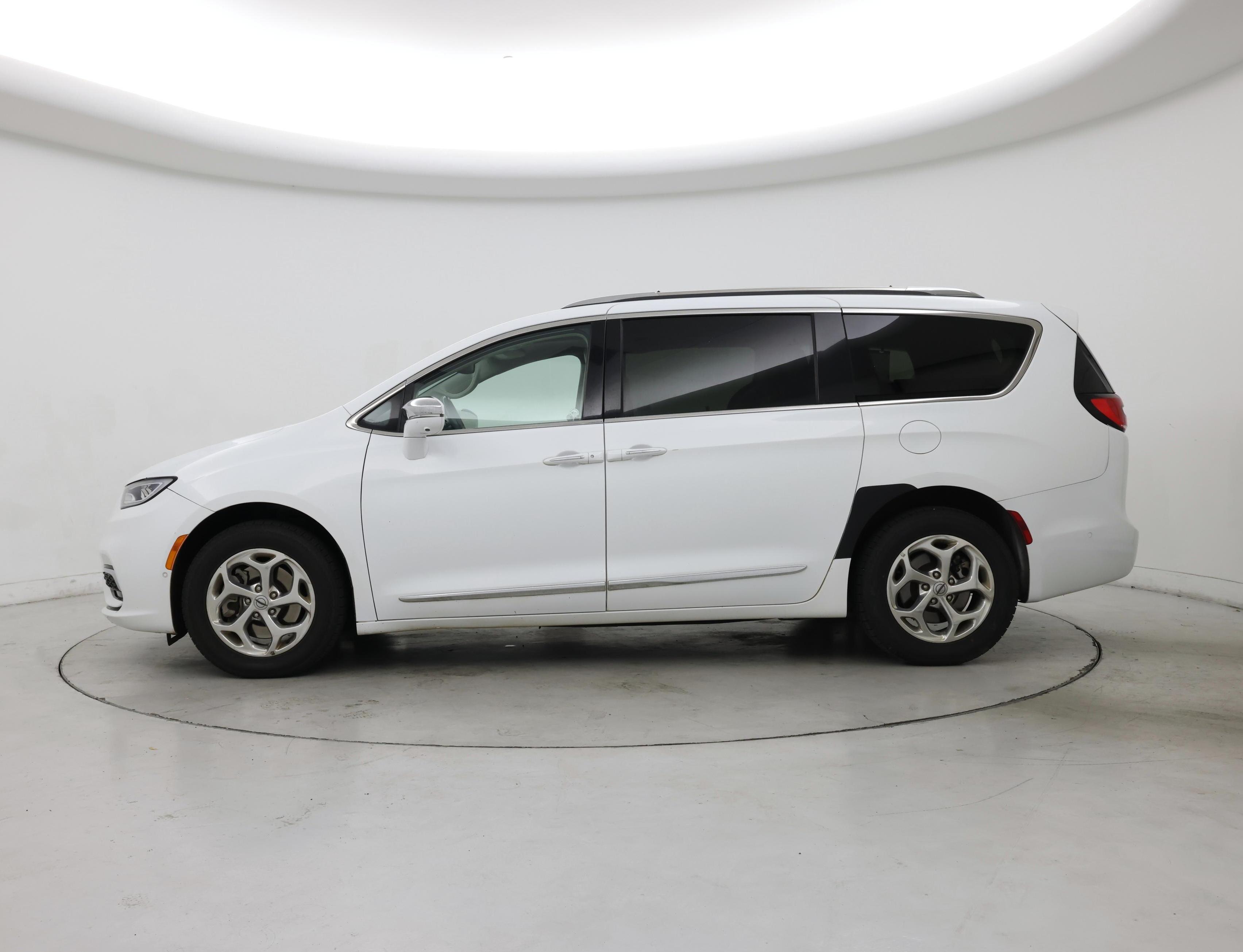 Thumbnail: 2021 Chrysler Pacifica - 3