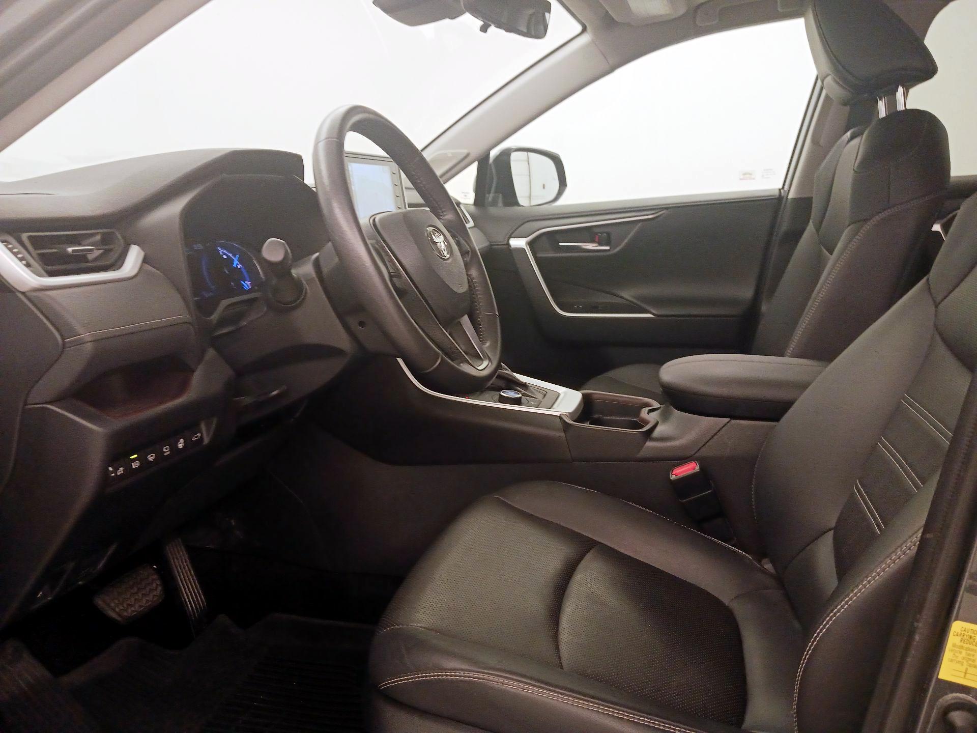 Thumbnail: 2020 Toyota RAV4 - 11
