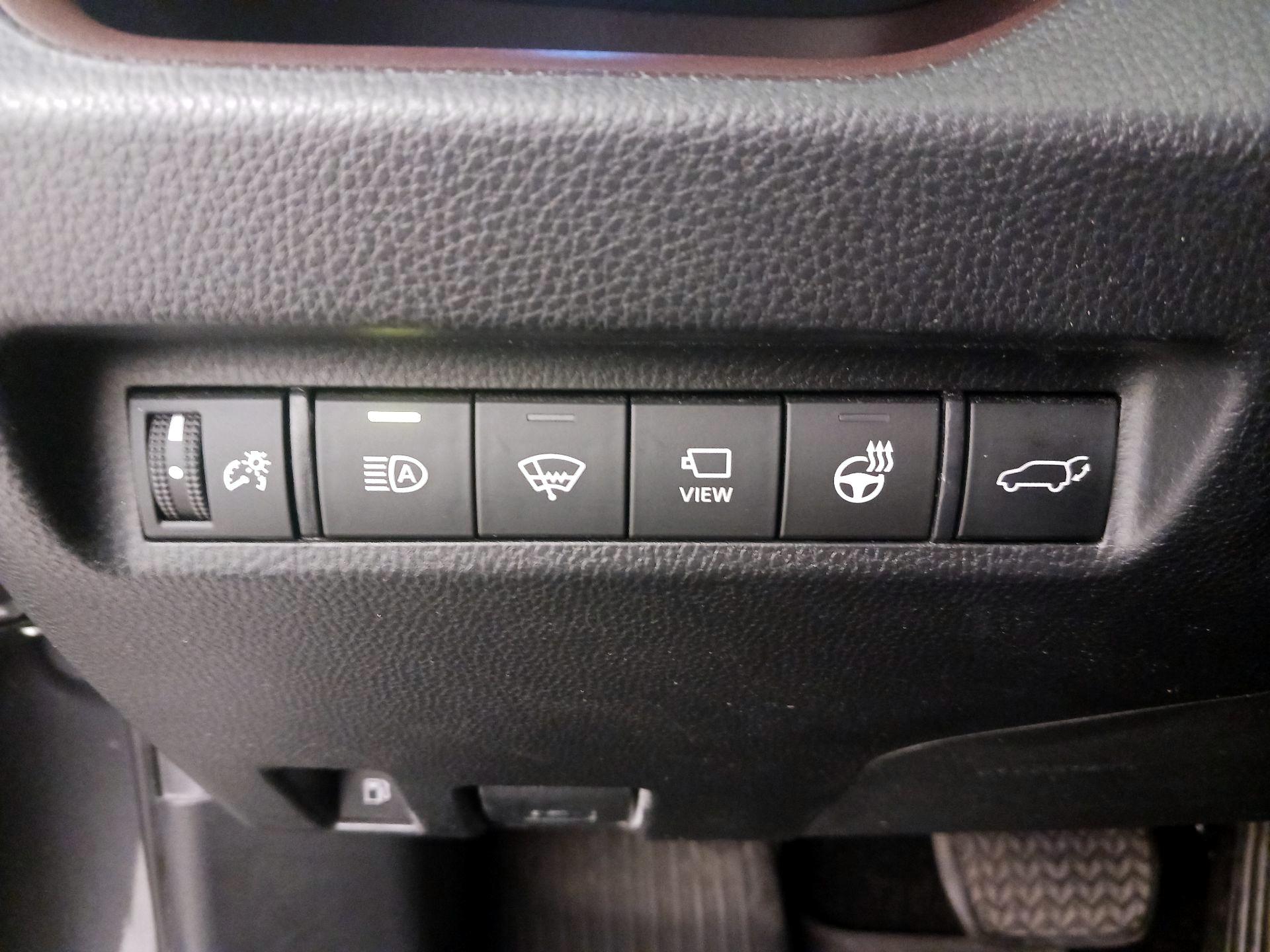 Thumbnail: 2020 Toyota RAV4 - 13