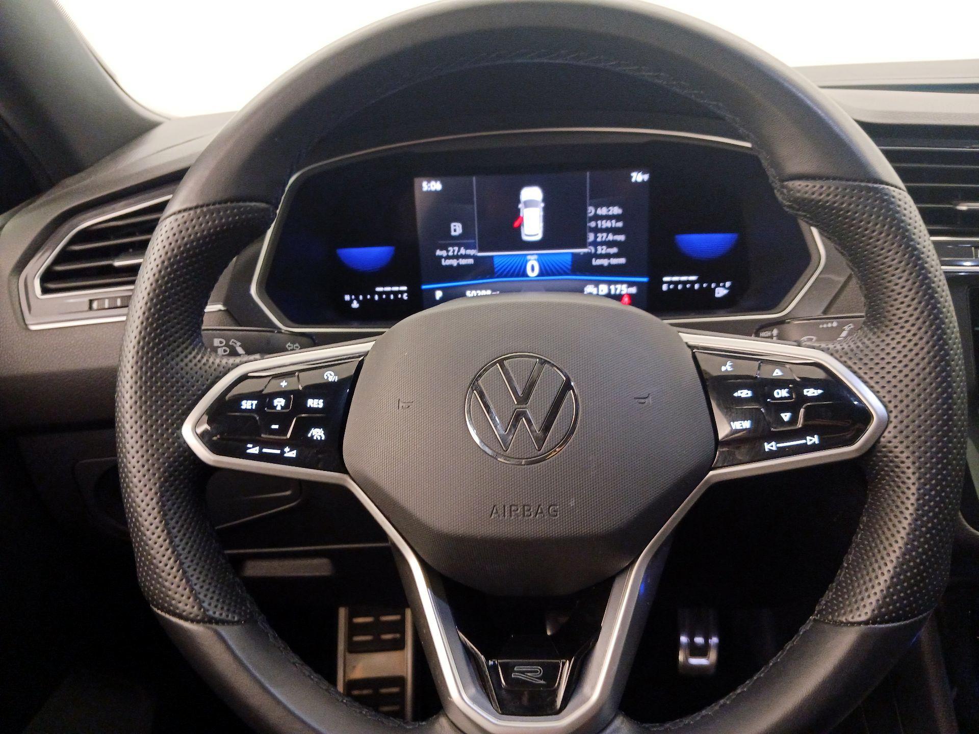 Thumbnail: 2023 Volkswagen Tiguan - 10