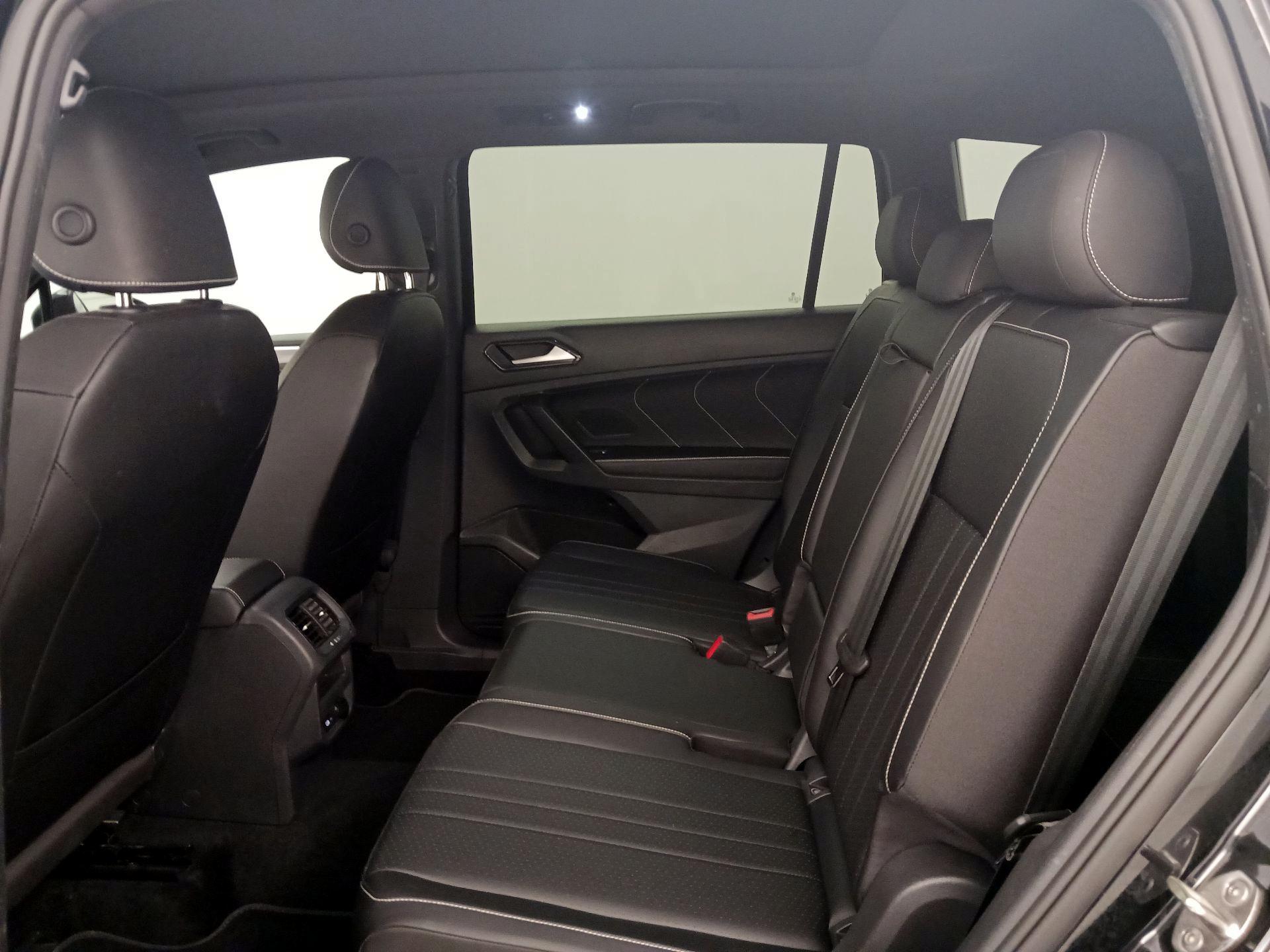 Thumbnail: 2023 Volkswagen Tiguan - 20