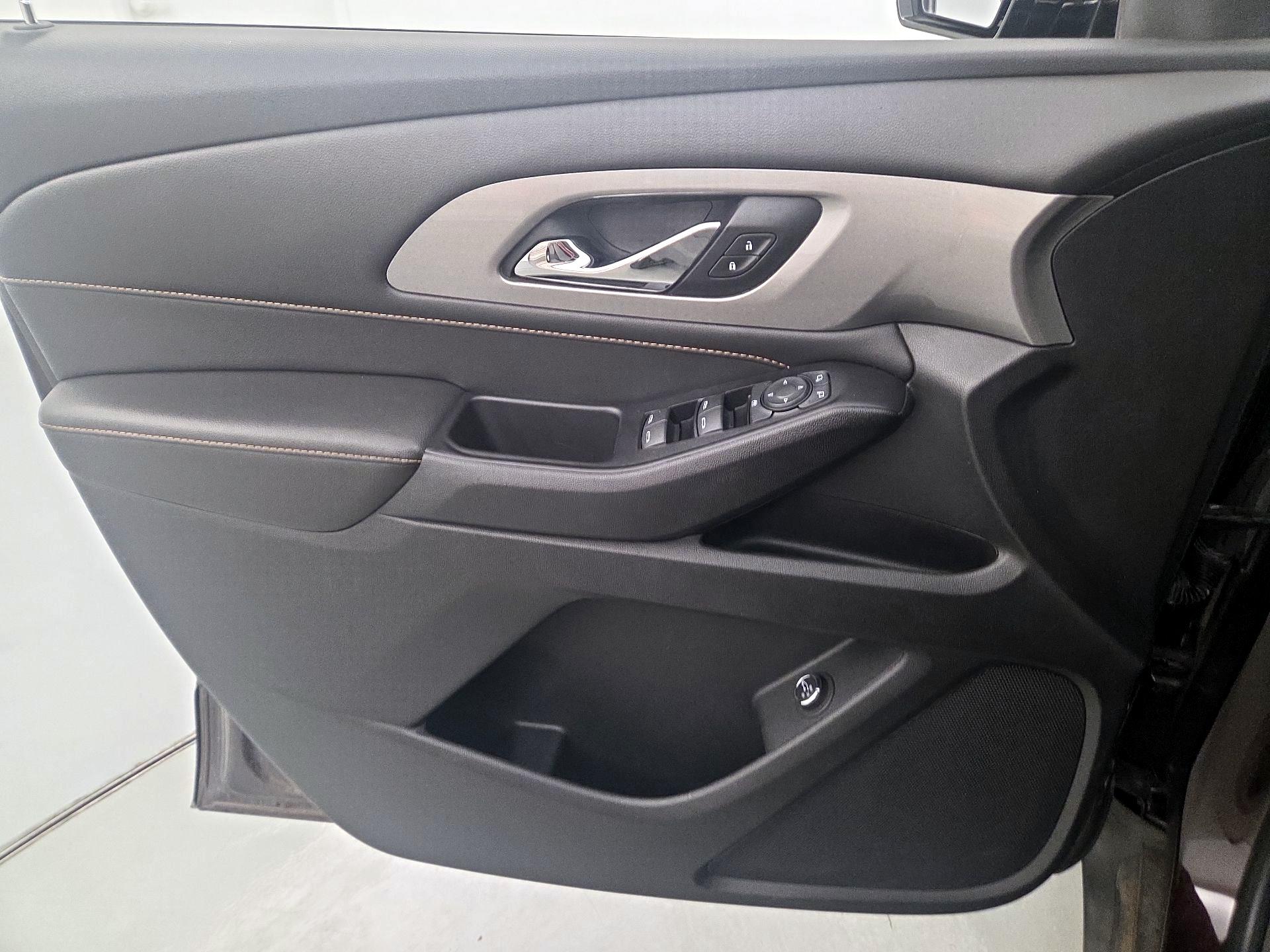 Thumbnail: 2020 Chevrolet Traverse - 12