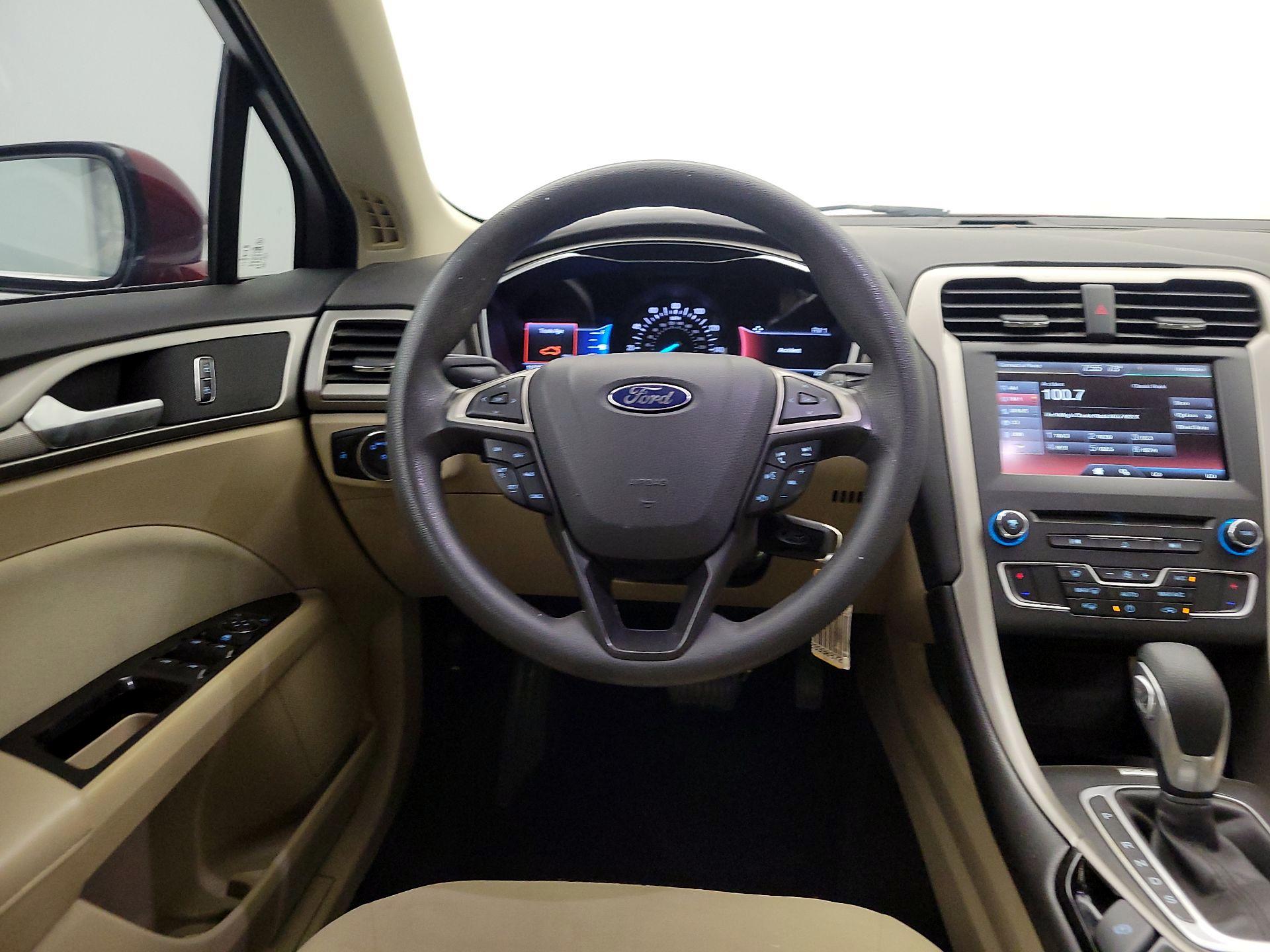 Thumbnail: 2016 Ford Fusion - 10