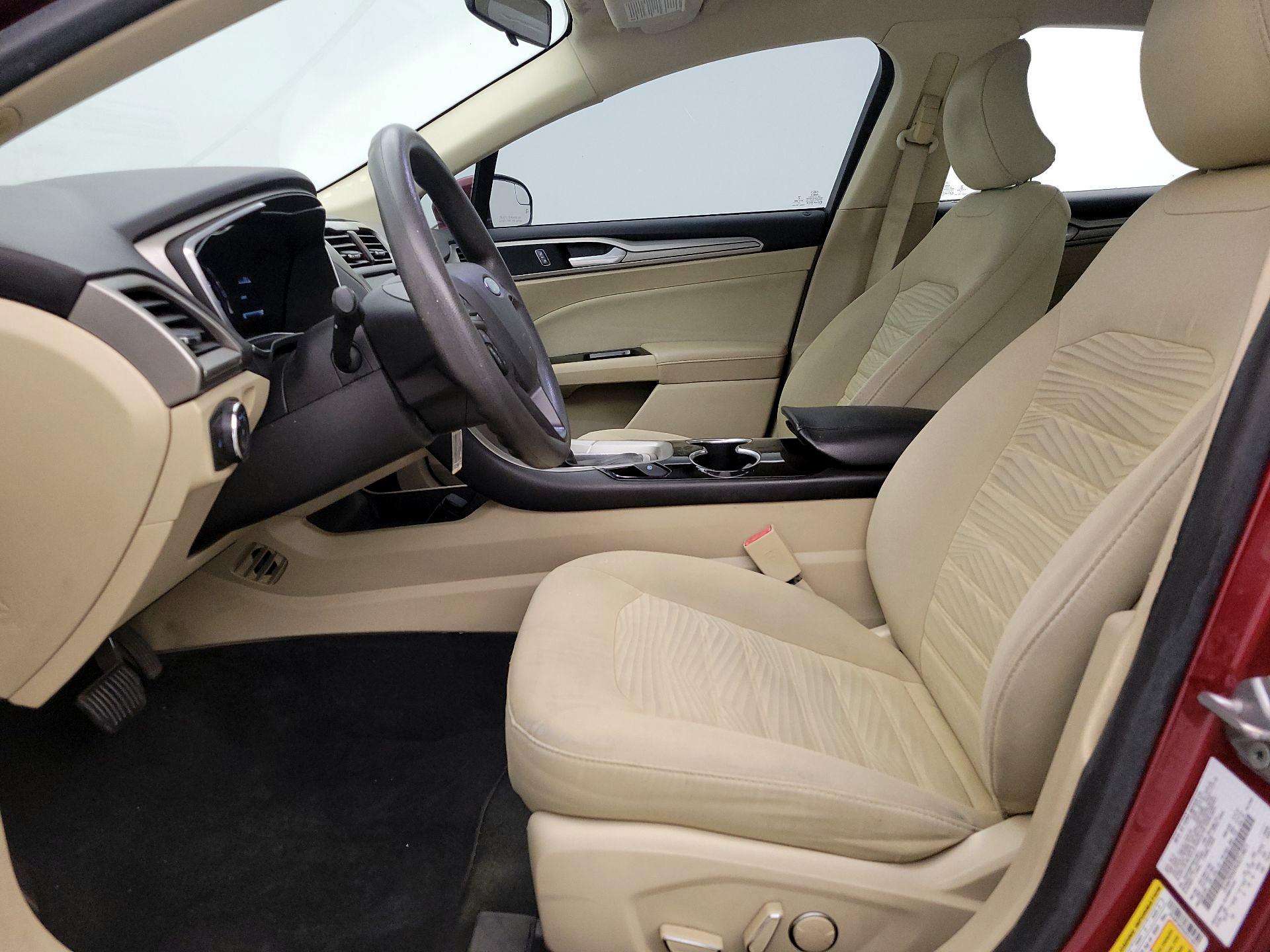 Thumbnail: 2016 Ford Fusion - 11
