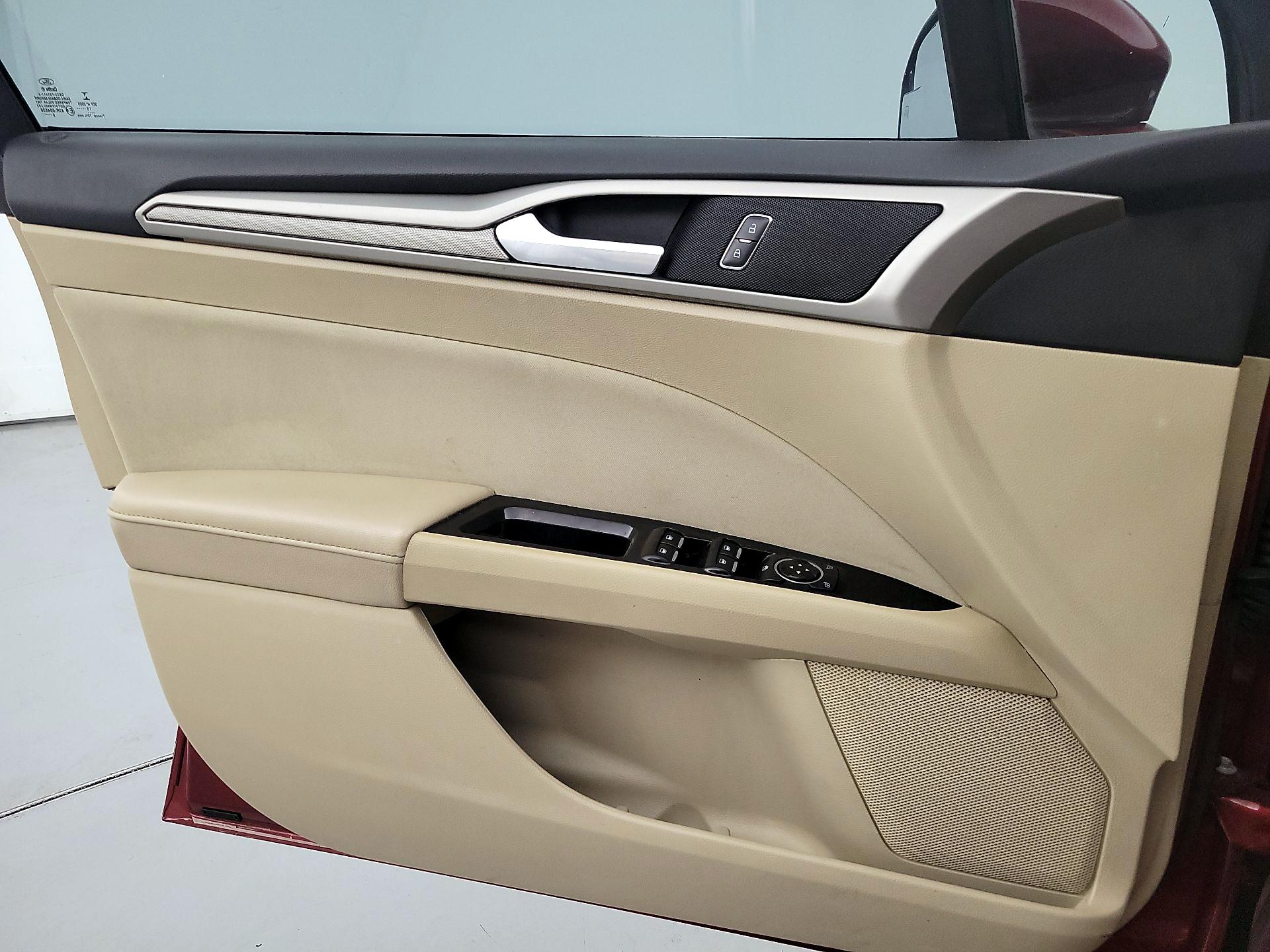 Thumbnail: 2016 Ford Fusion - 12