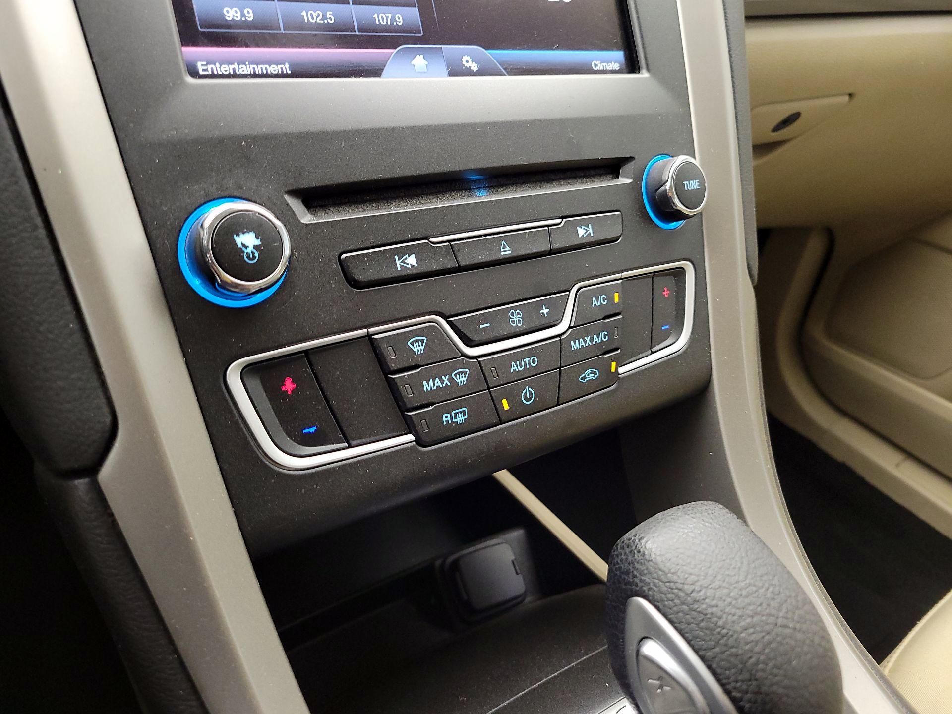 Thumbnail: 2016 Ford Fusion - 16