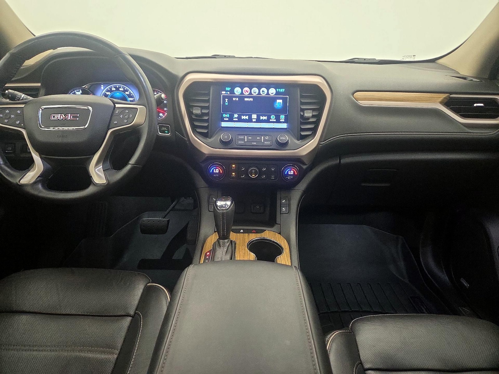 2017 GMC Acadia Denali - Photo 10