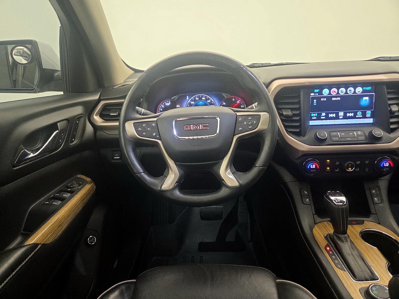 2017 GMC Acadia Denali - Photo 11