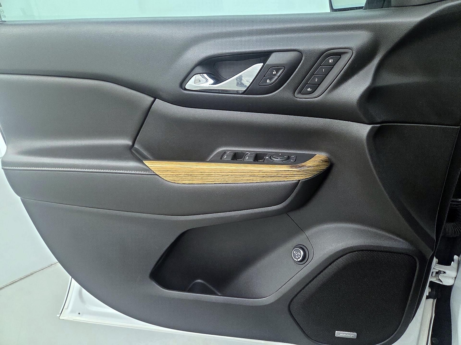 2017 GMC Acadia Denali - Photo 13
