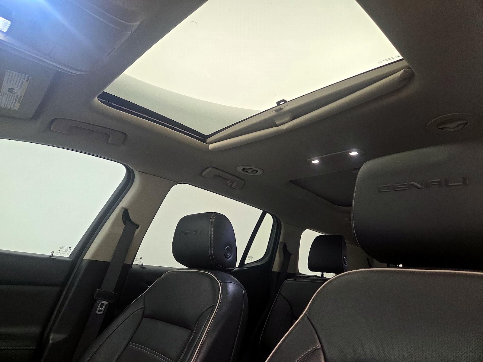 2017 GMC Acadia Denali - Photo 20