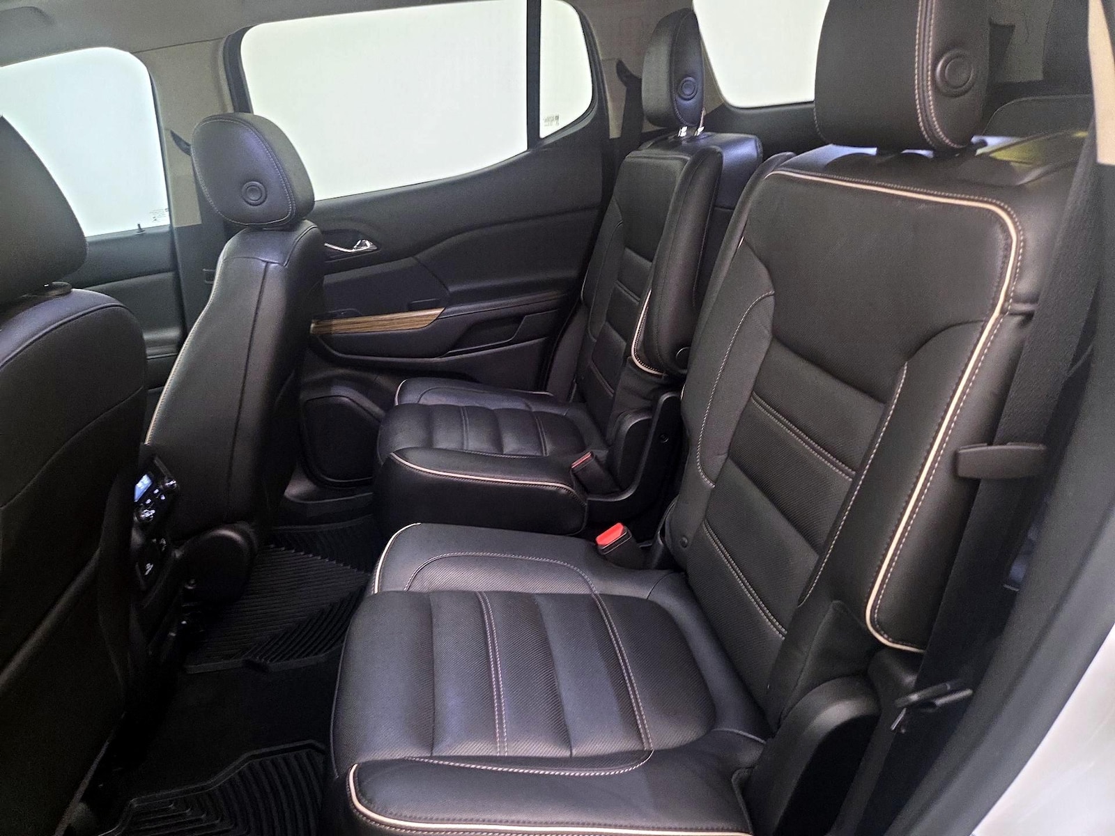 2017 GMC Acadia Denali - Photo 21