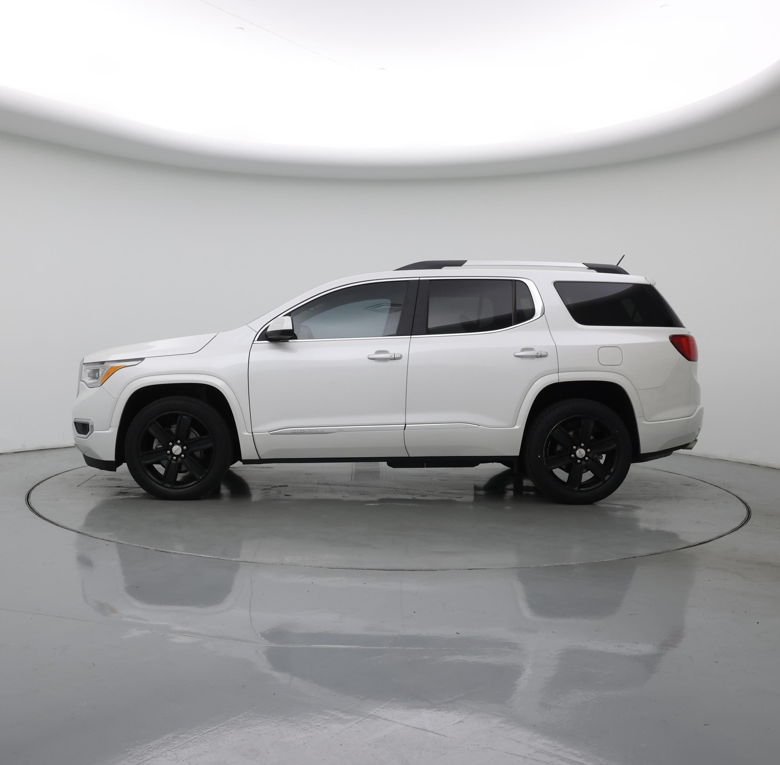 Thumbnail: 2017 GMC Acadia - 3