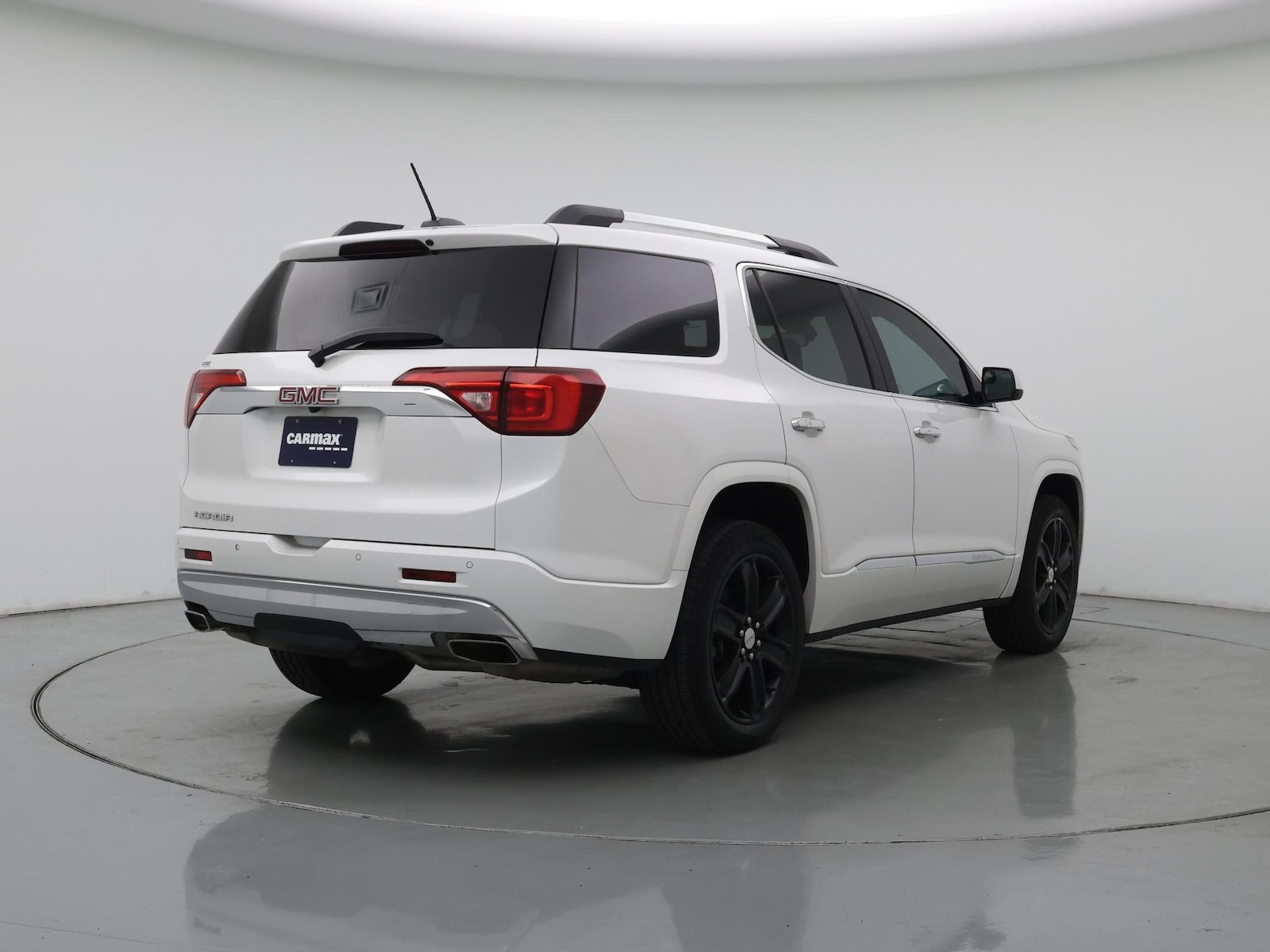2017 GMC Acadia Denali - Photo 9