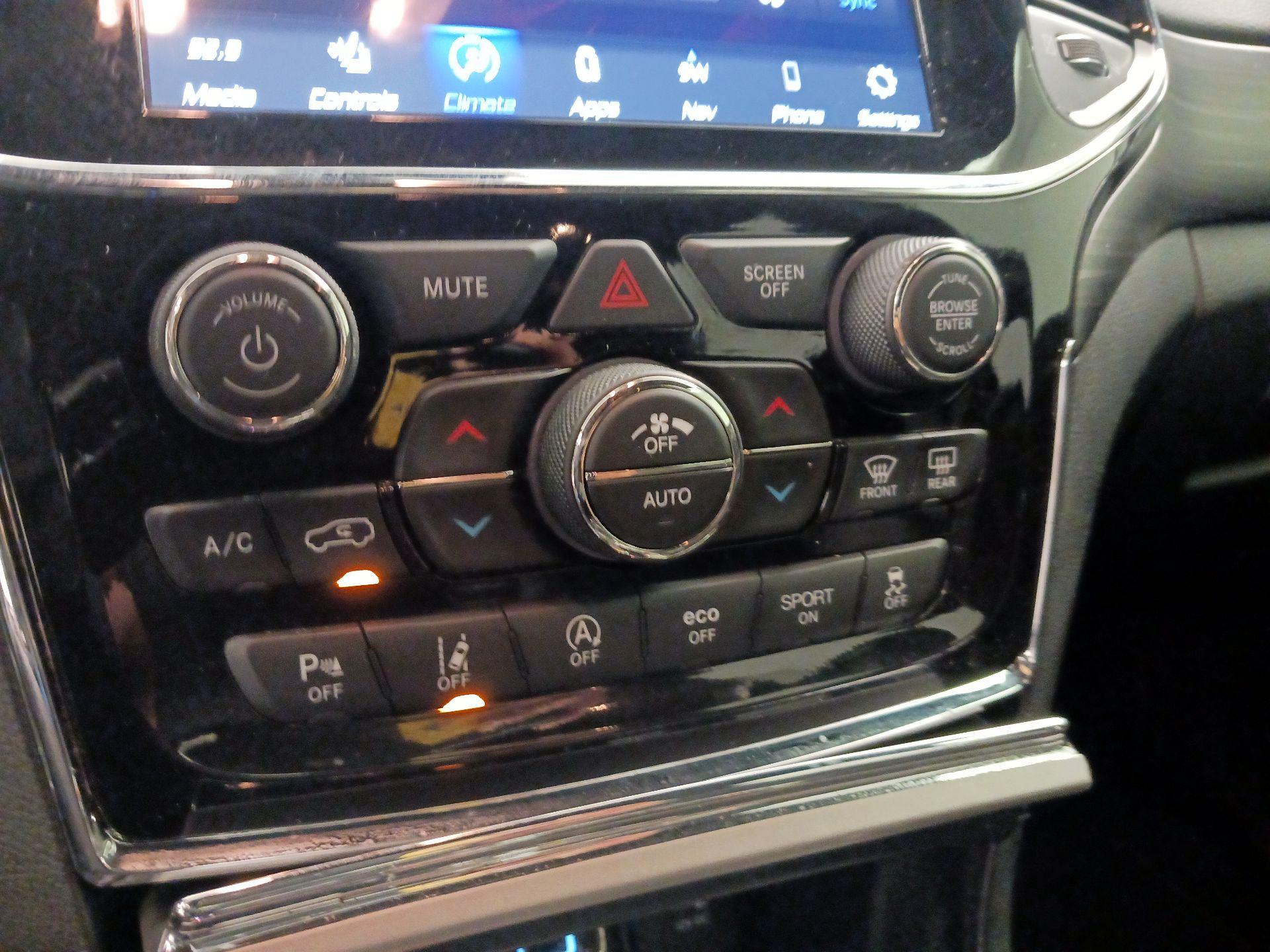 Thumbnail: 2021 Jeep Grand Cherokee - 17