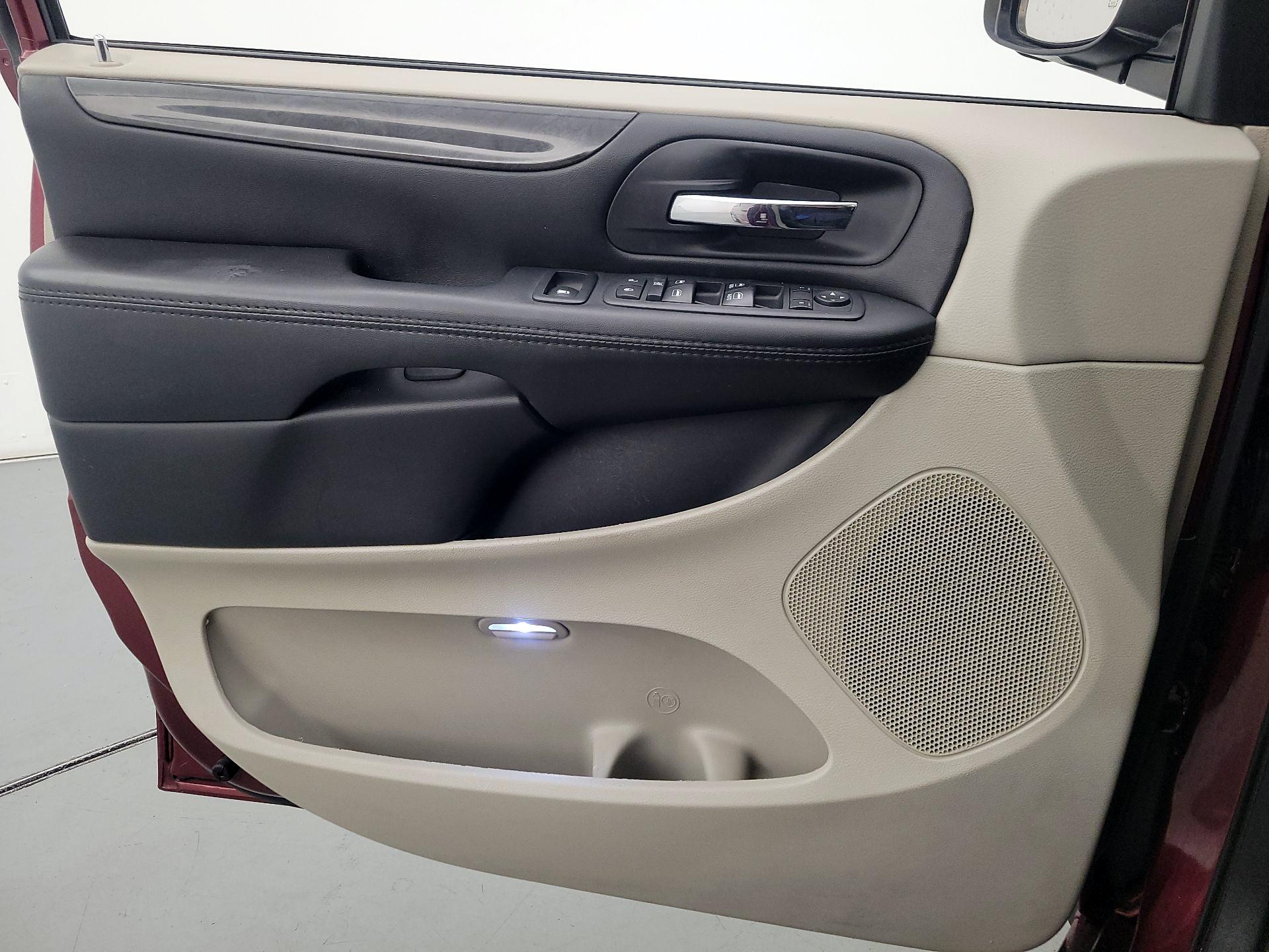 Thumbnail: 2017 Dodge Grand Caravan - 12