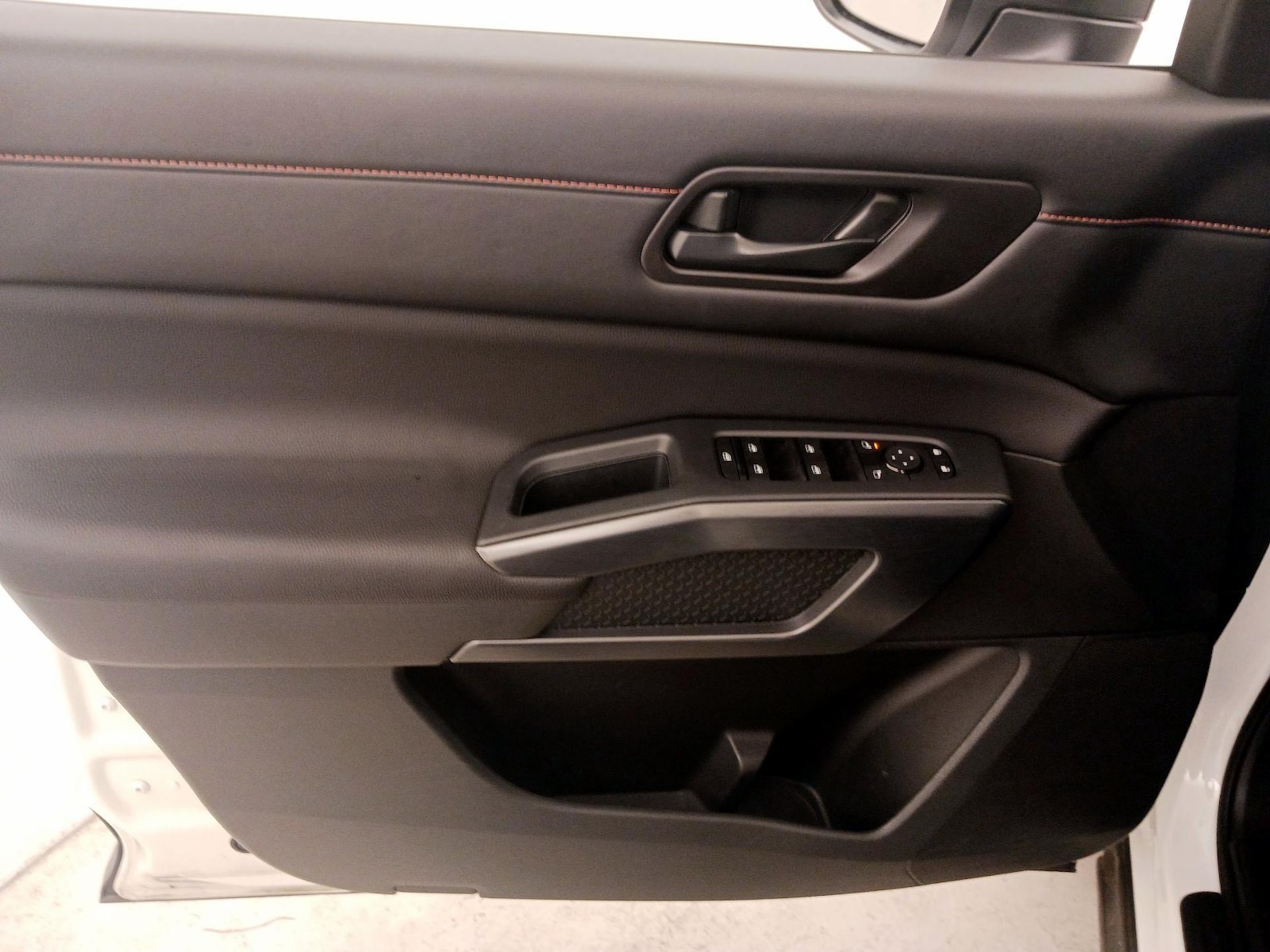 2025 Nissan Pathfinder Rock Creek - Photo 13