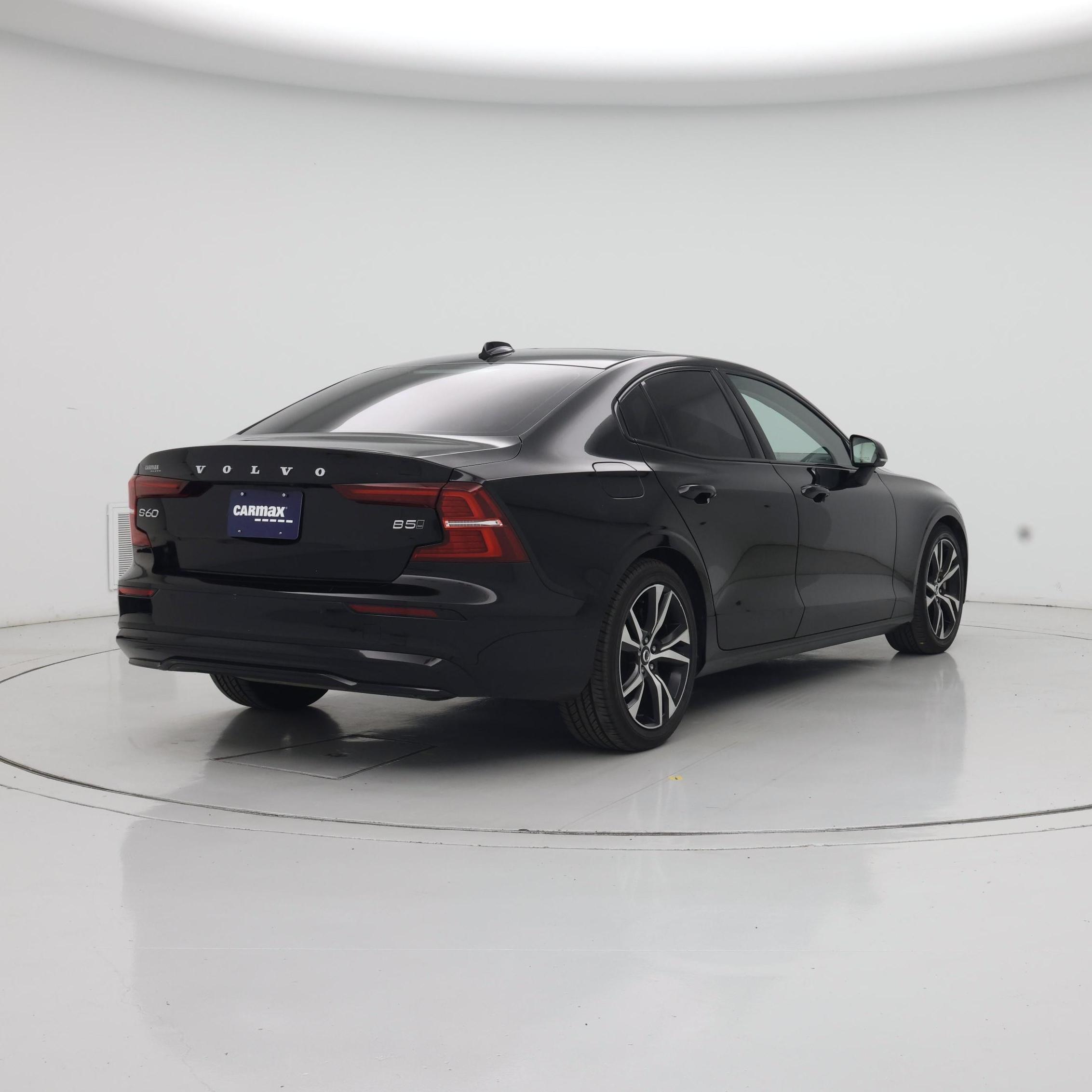 Thumbnail: 2023 Volvo S60 - 8