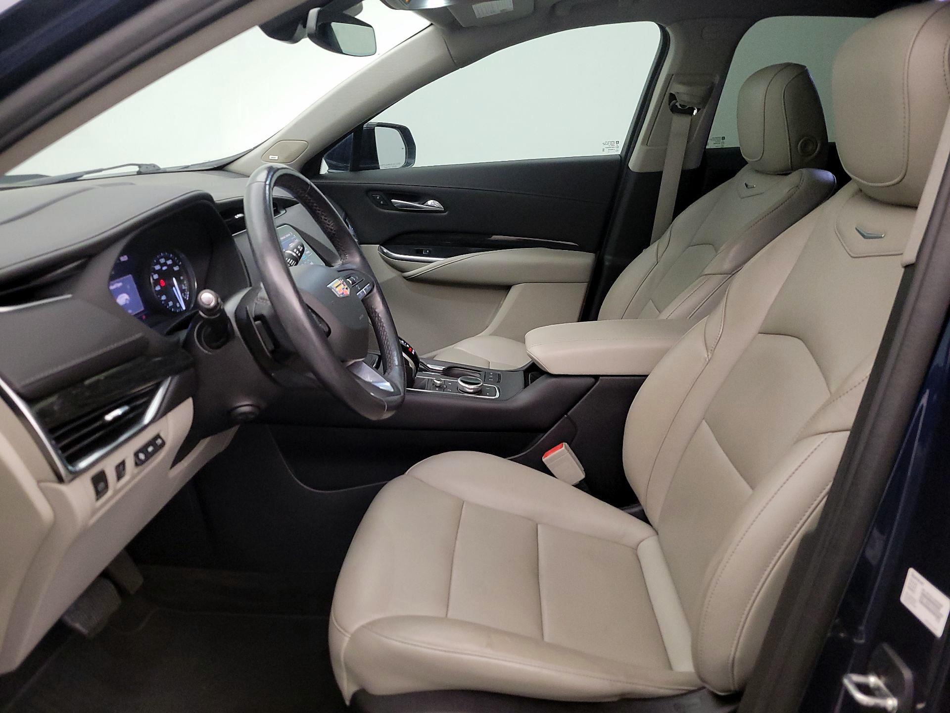 Thumbnail: 2021 Cadillac XT4 - 11